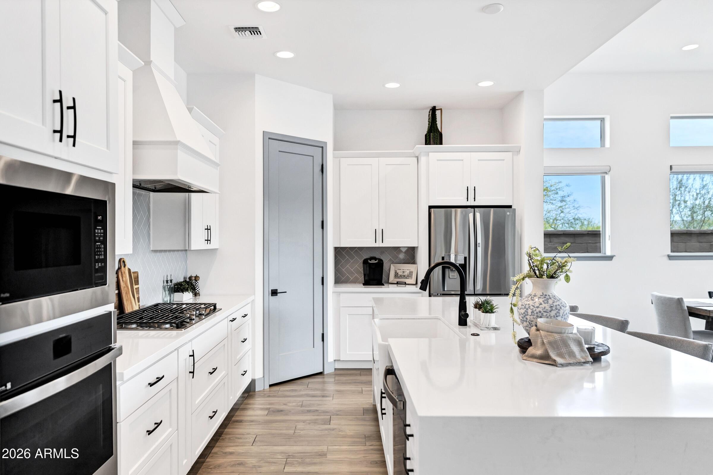 21333 W Hillcrest Boulevard