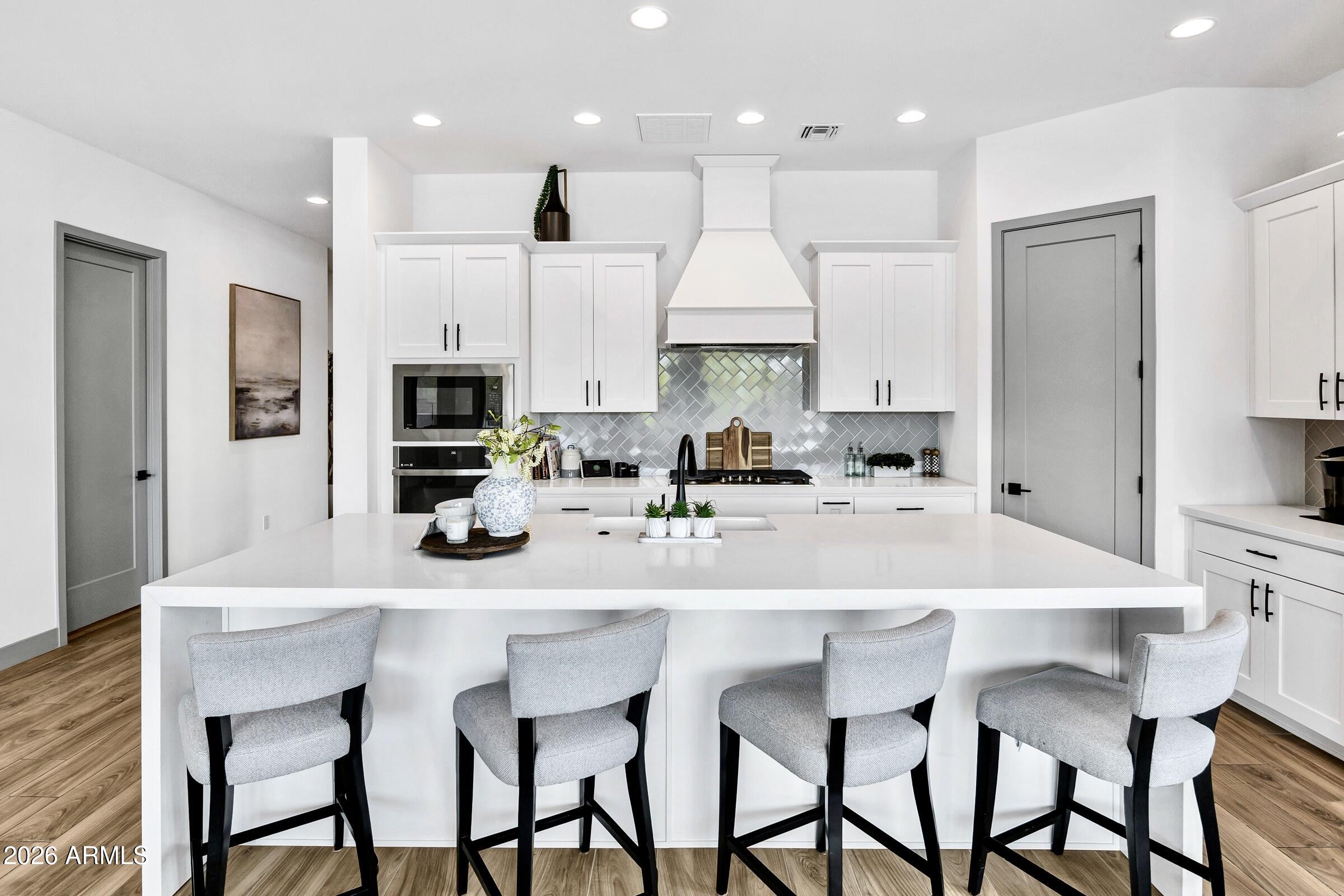 21333 W Hillcrest Boulevard