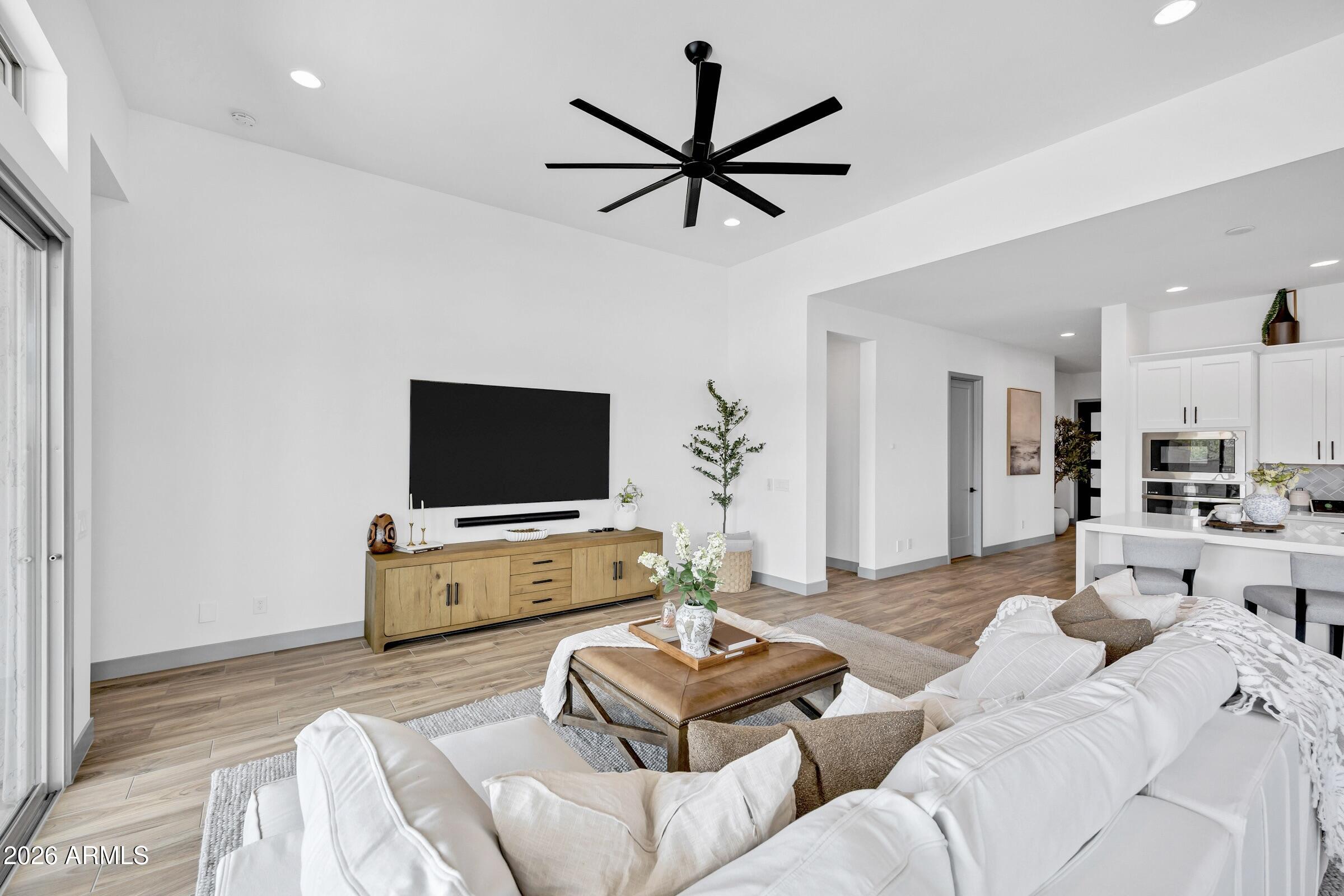 21333 W Hillcrest Boulevard