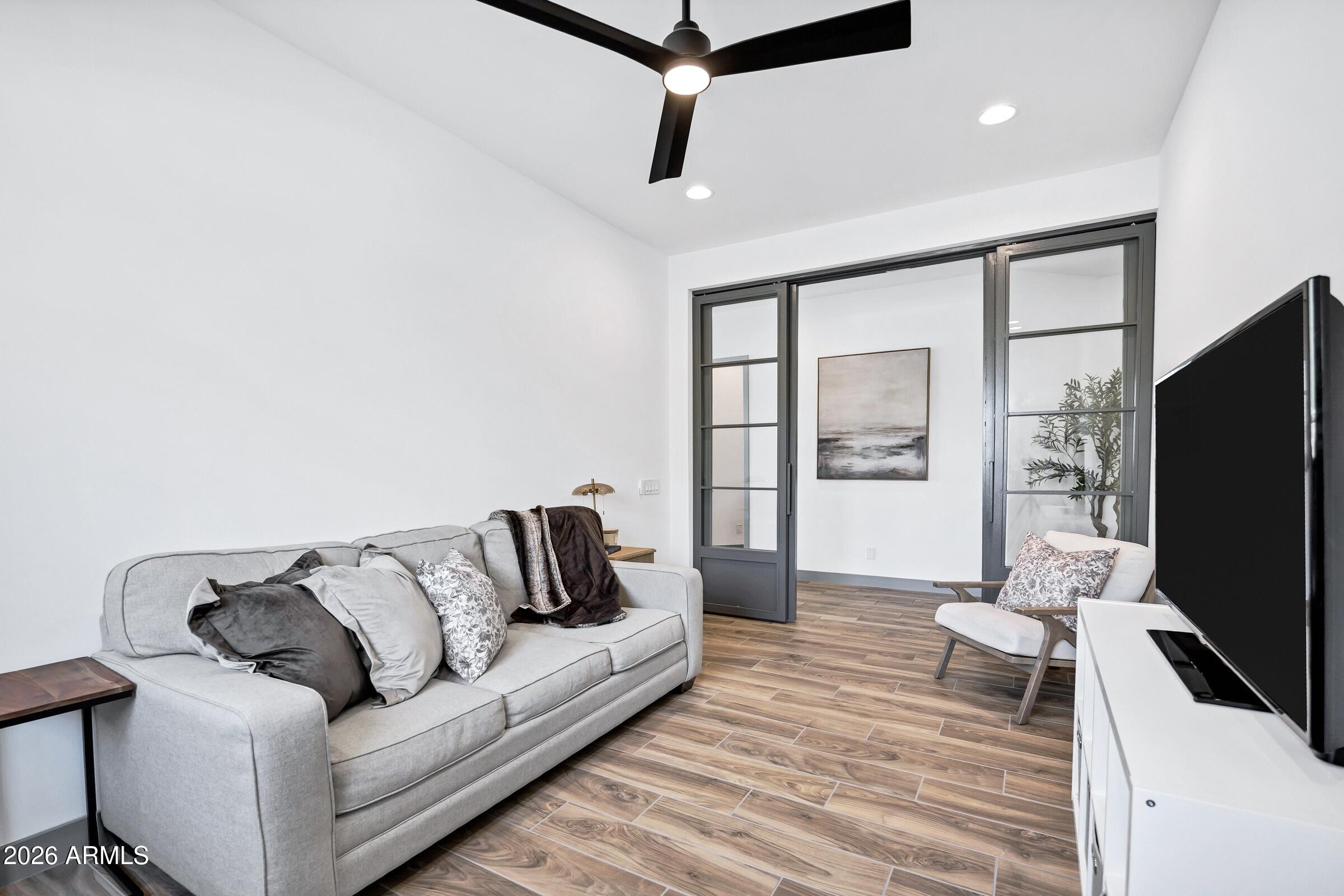 21333 W Hillcrest Boulevard