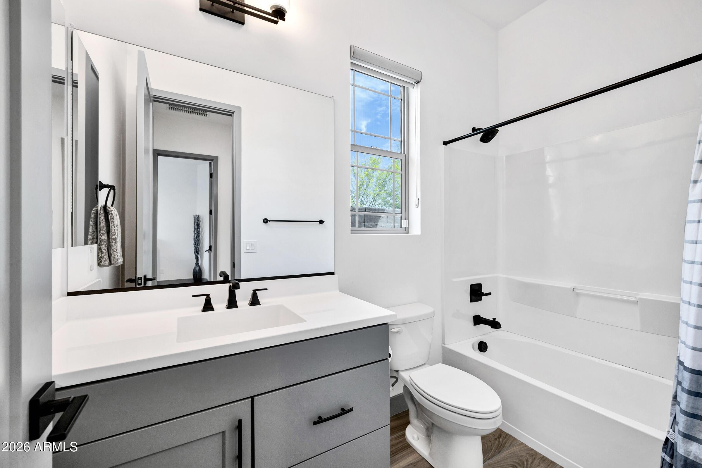 21333 W Hillcrest Boulevard