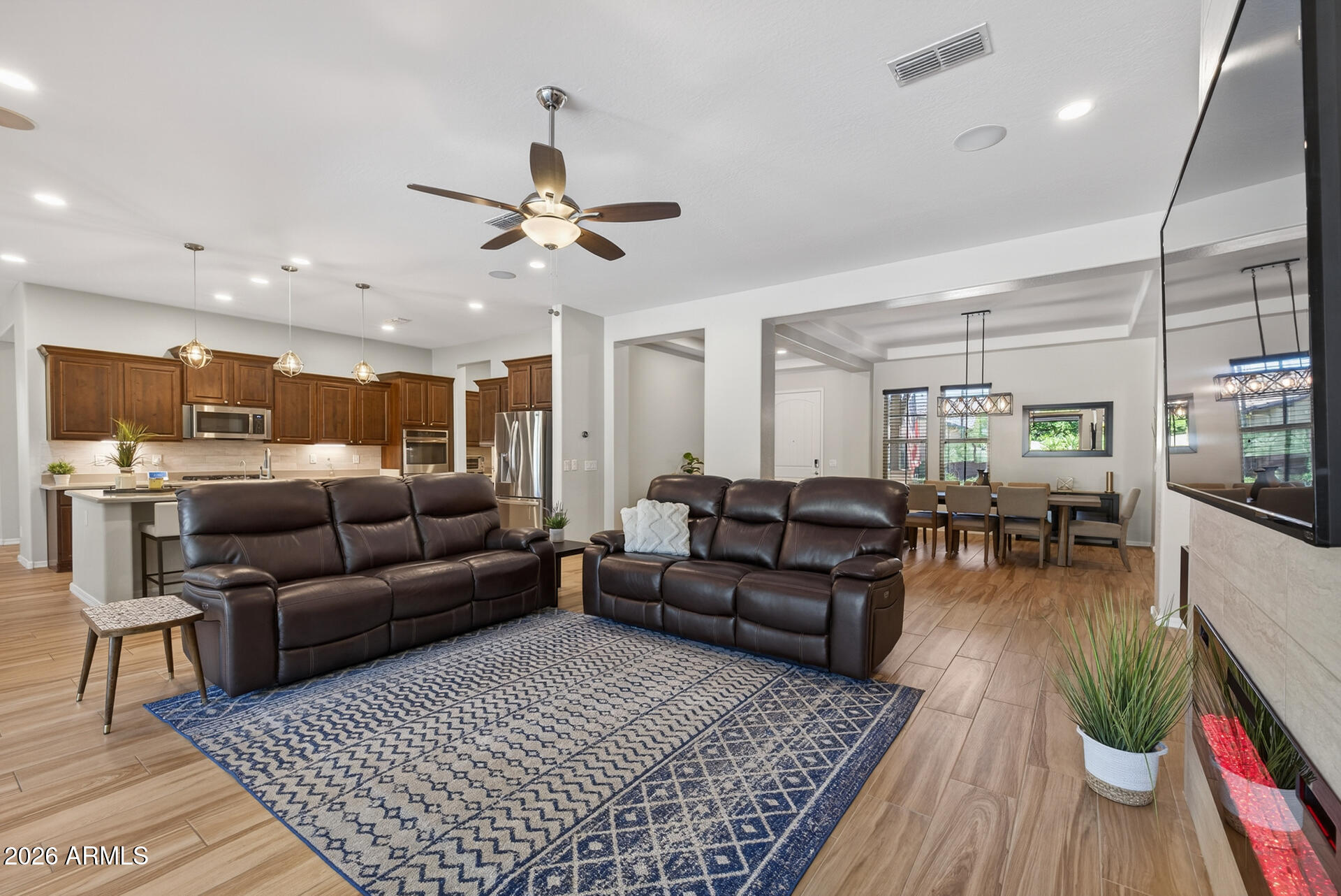 3524 E LOMA VISTA Street