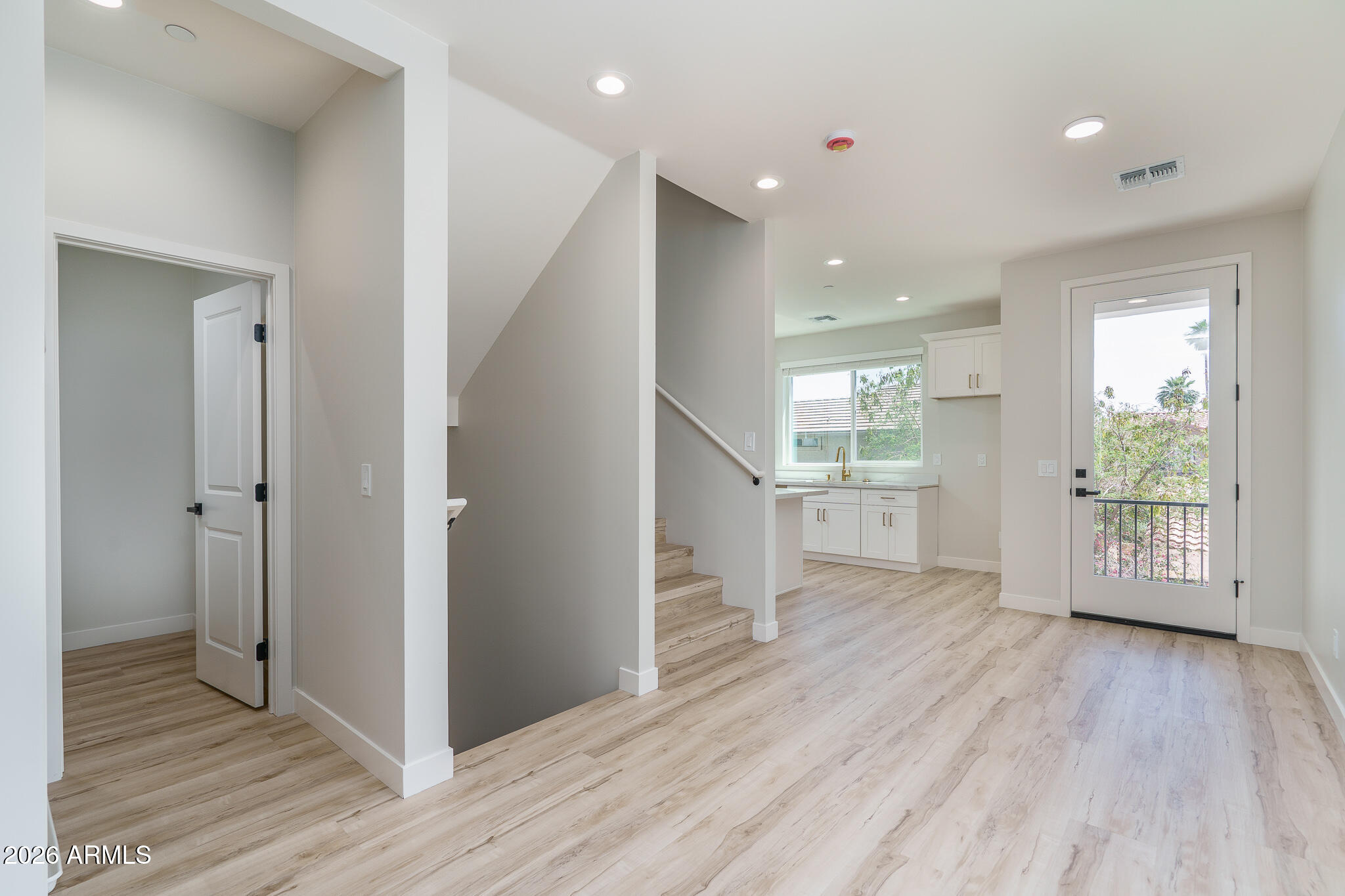 2601 E CLARENDON Avenue 14