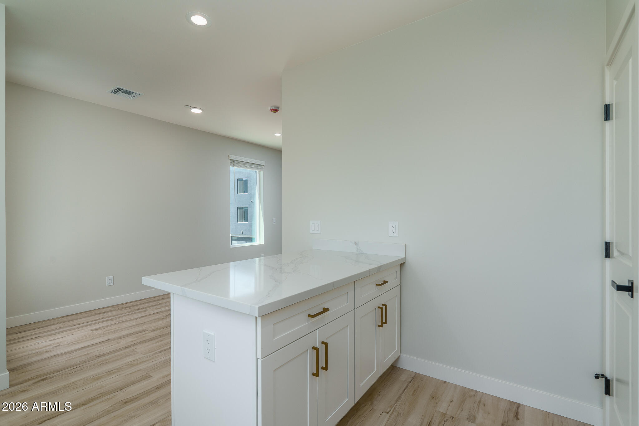 2601 E CLARENDON Avenue 14