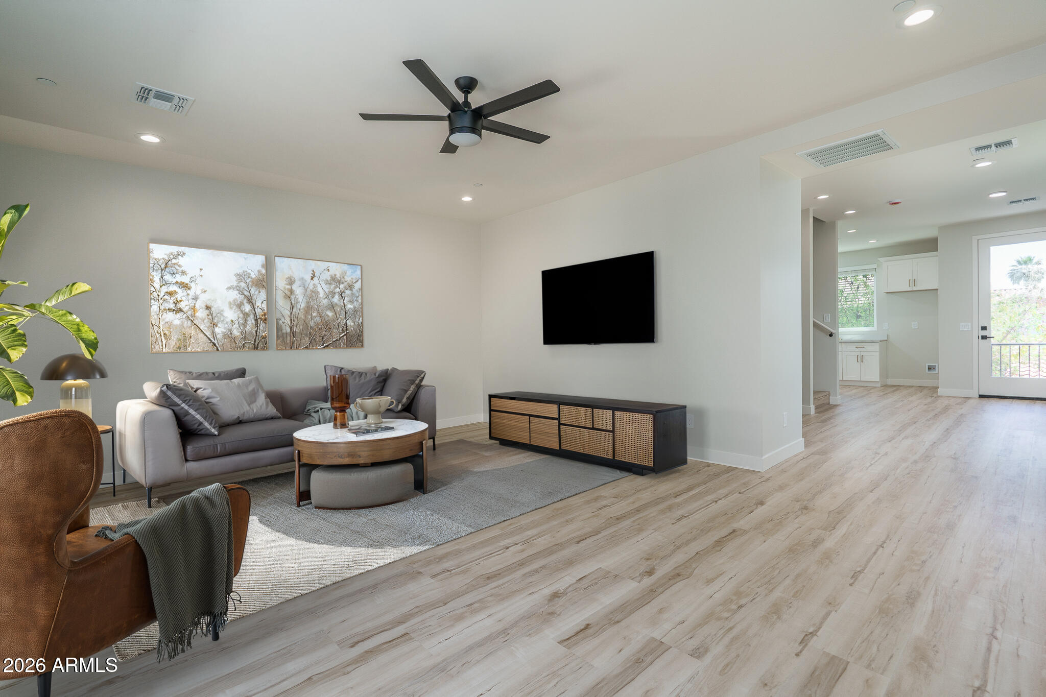 2601 E CLARENDON Avenue 14