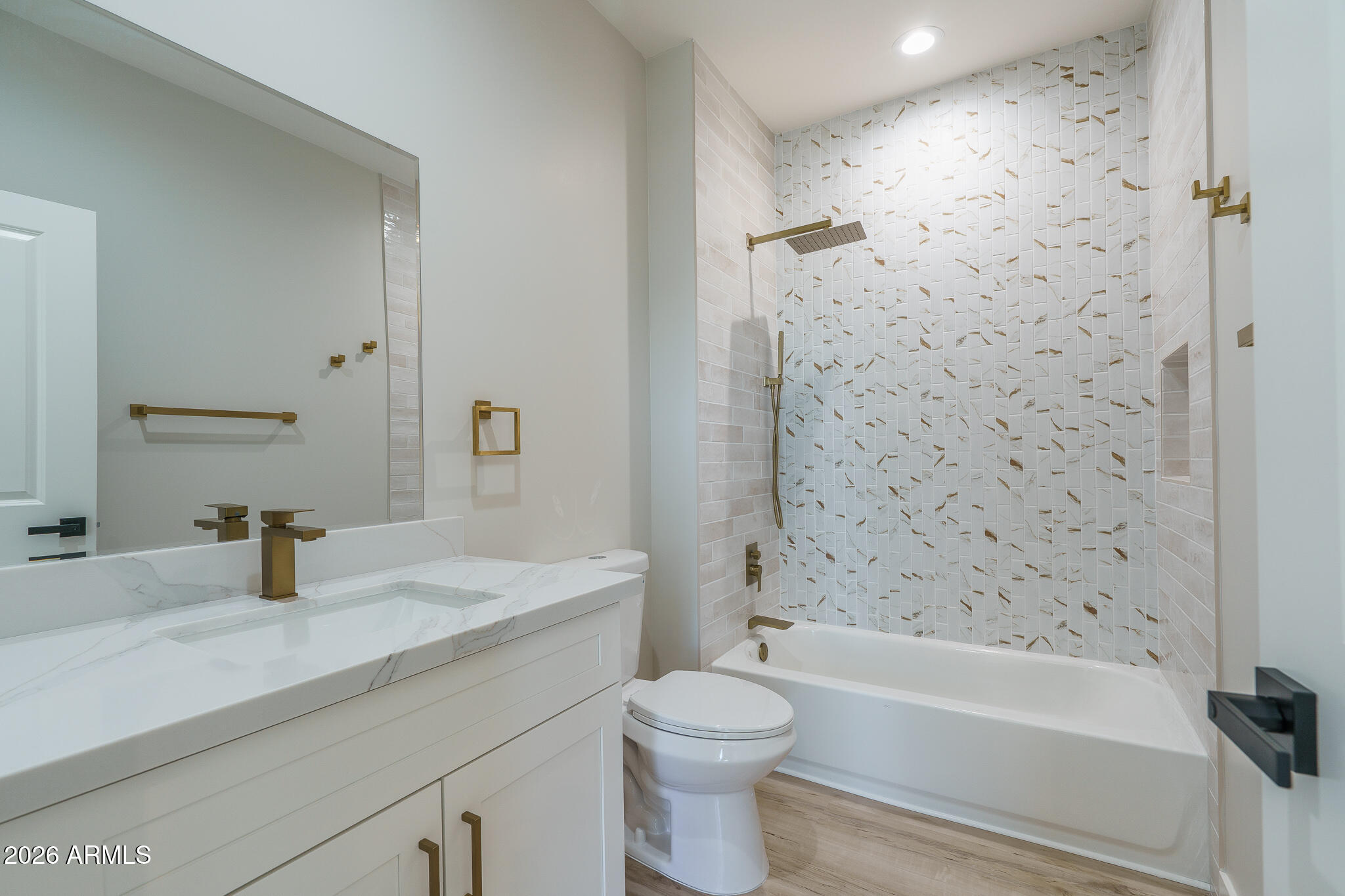 2601 E CLARENDON Avenue 14