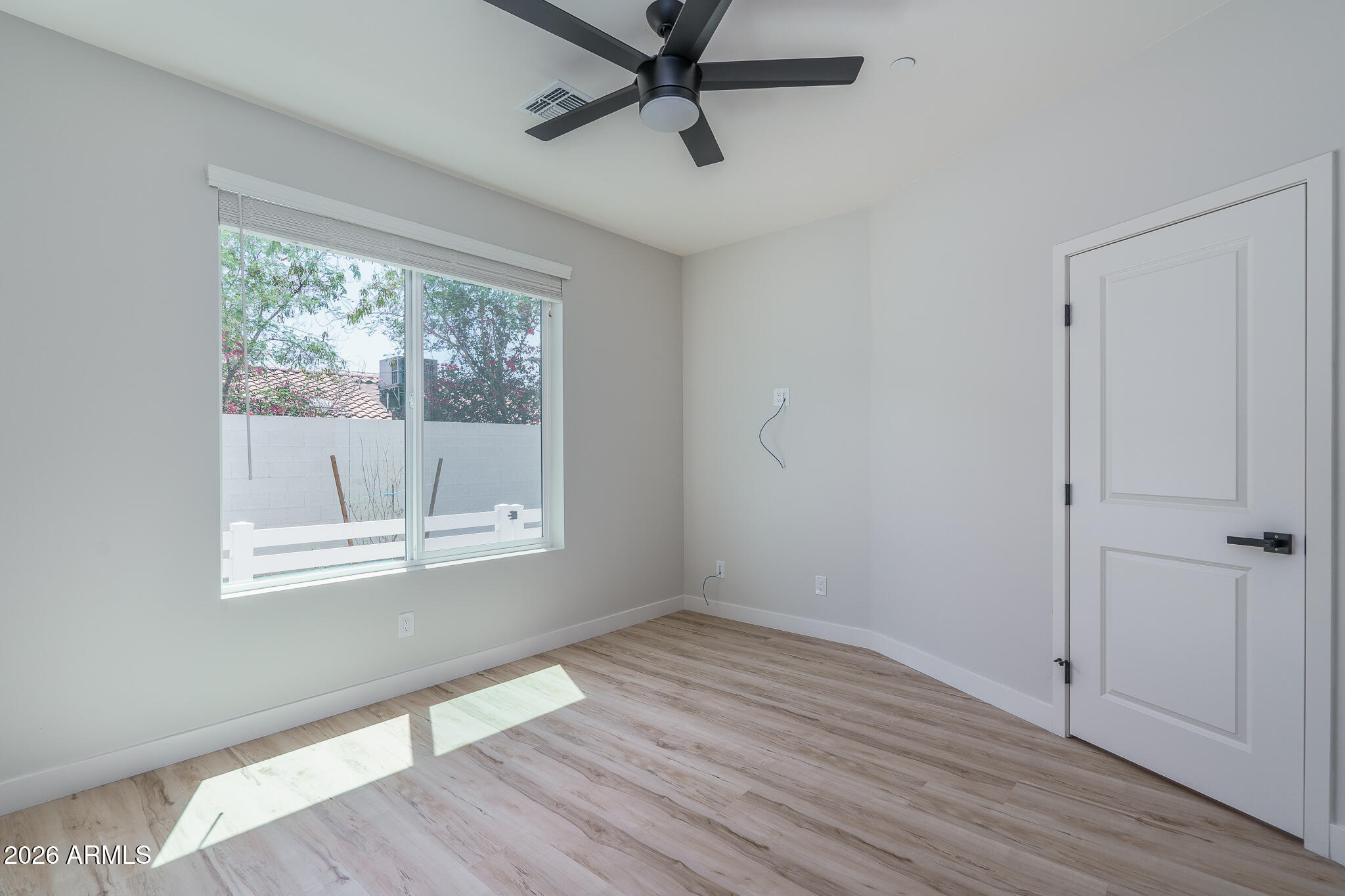 2601 E CLARENDON Avenue 14