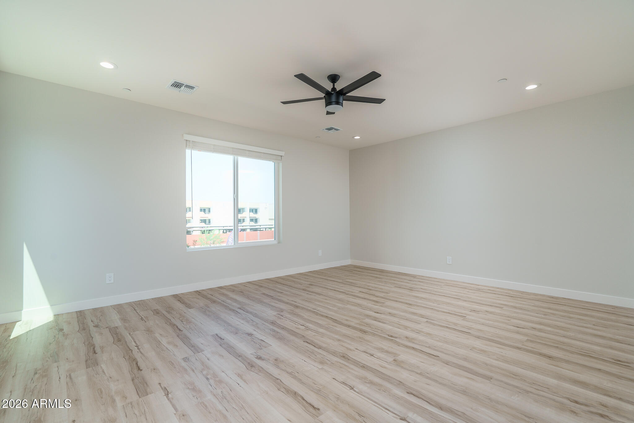 2601 E CLARENDON Avenue 14