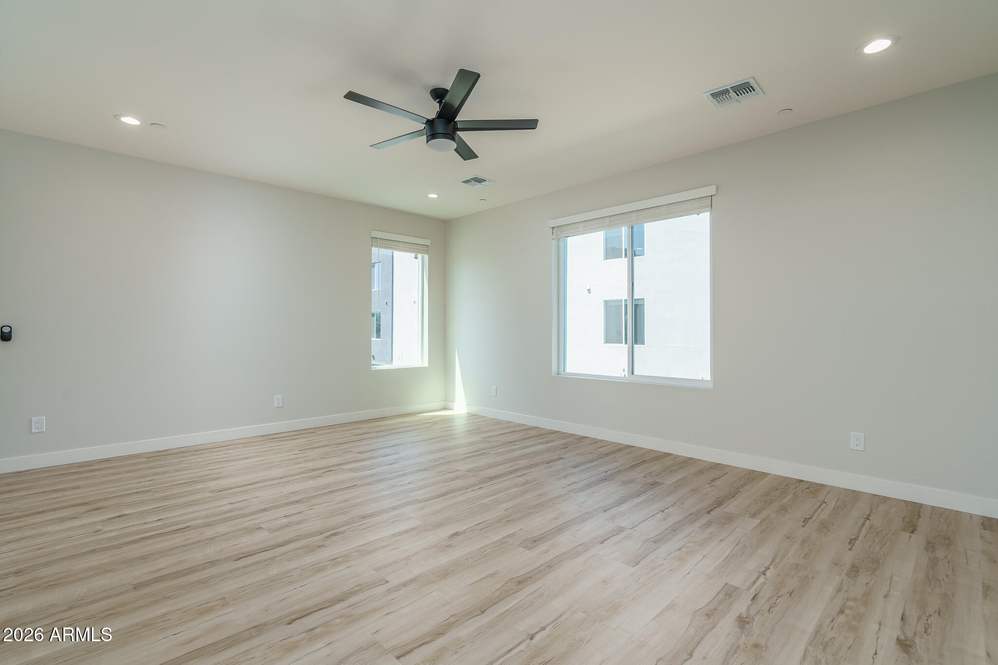 2601 E CLARENDON Avenue 14