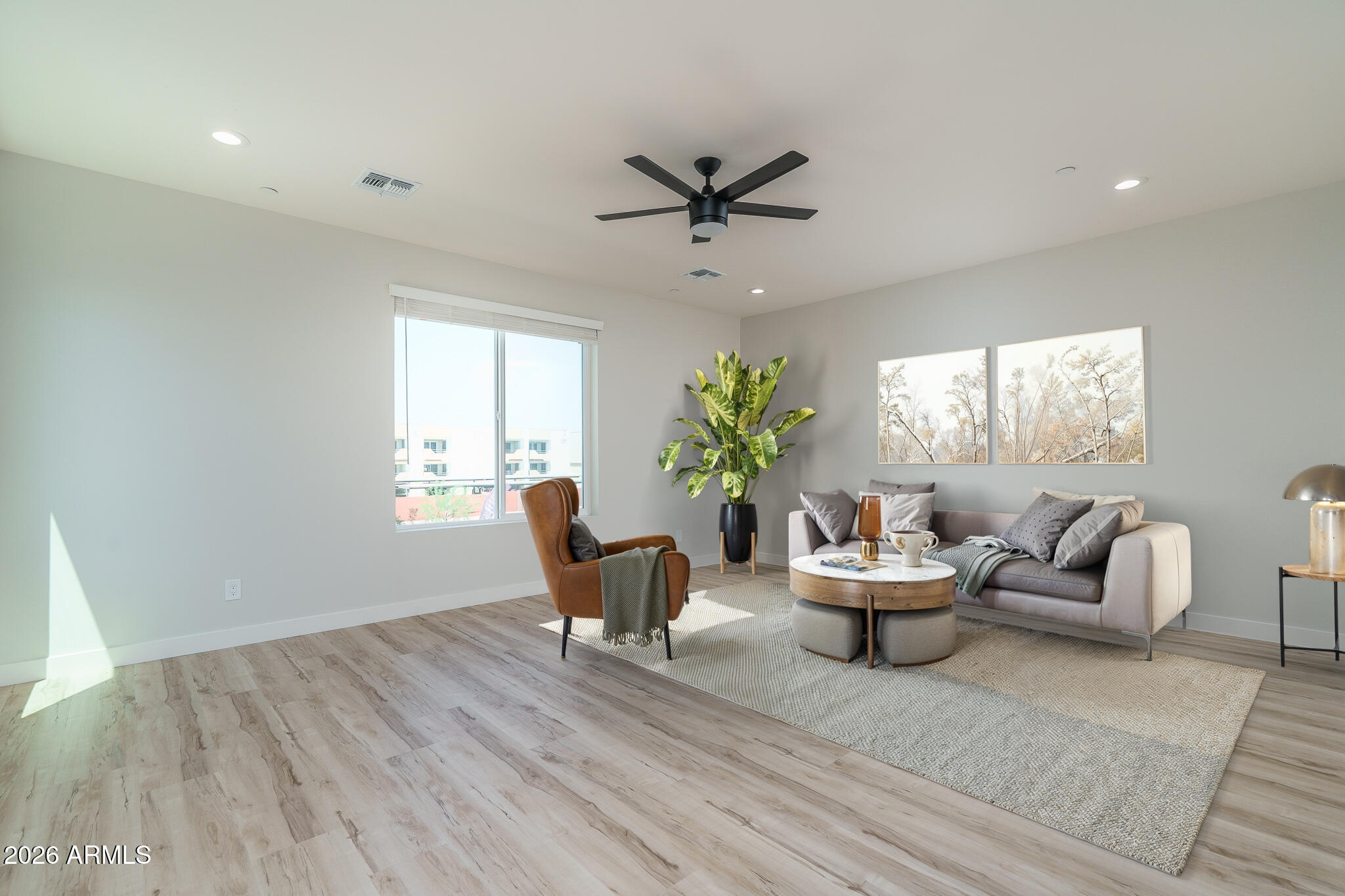 2601 E CLARENDON Avenue 14