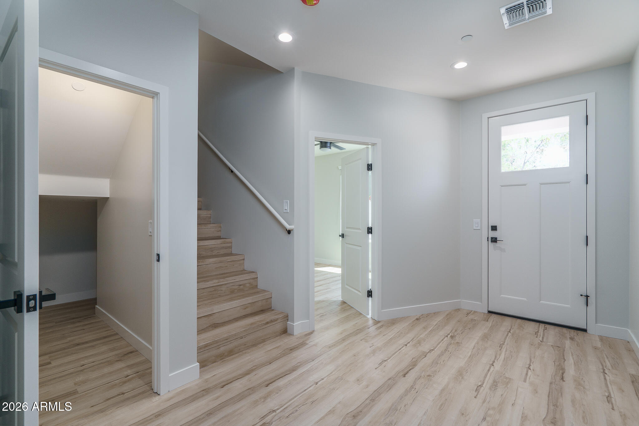 2601 E CLARENDON Avenue 14