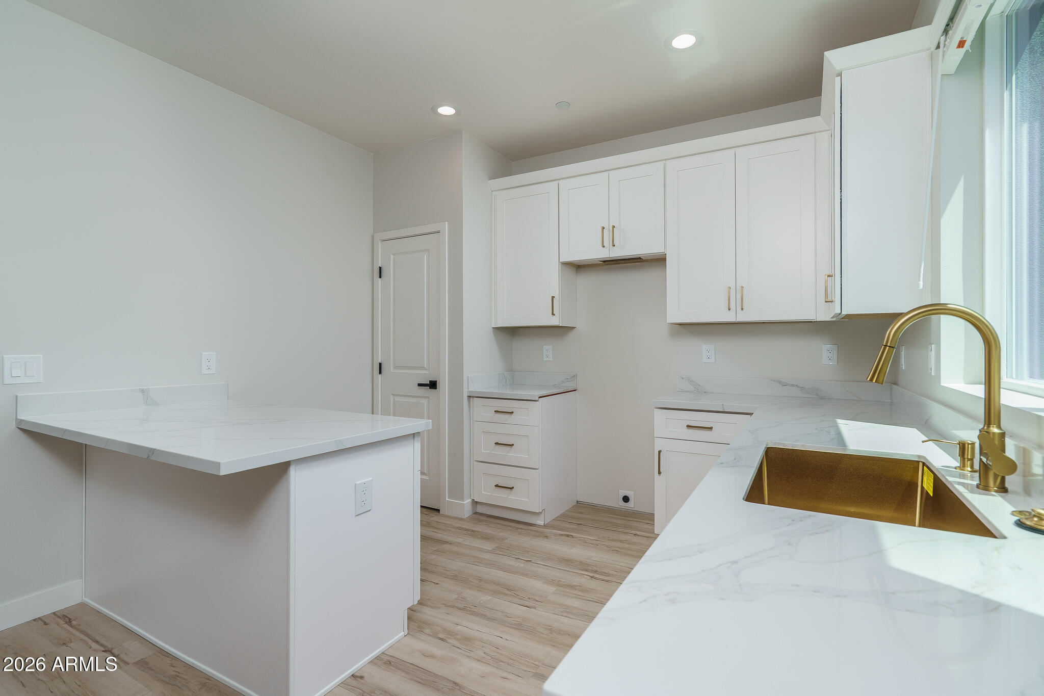 2601 E CLARENDON Avenue 14