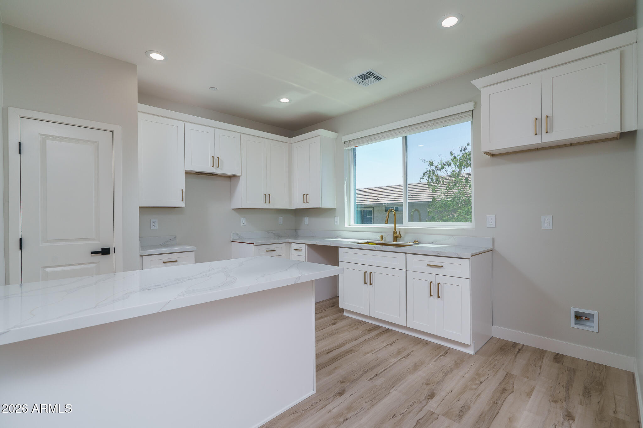 2601 E CLARENDON Avenue 14