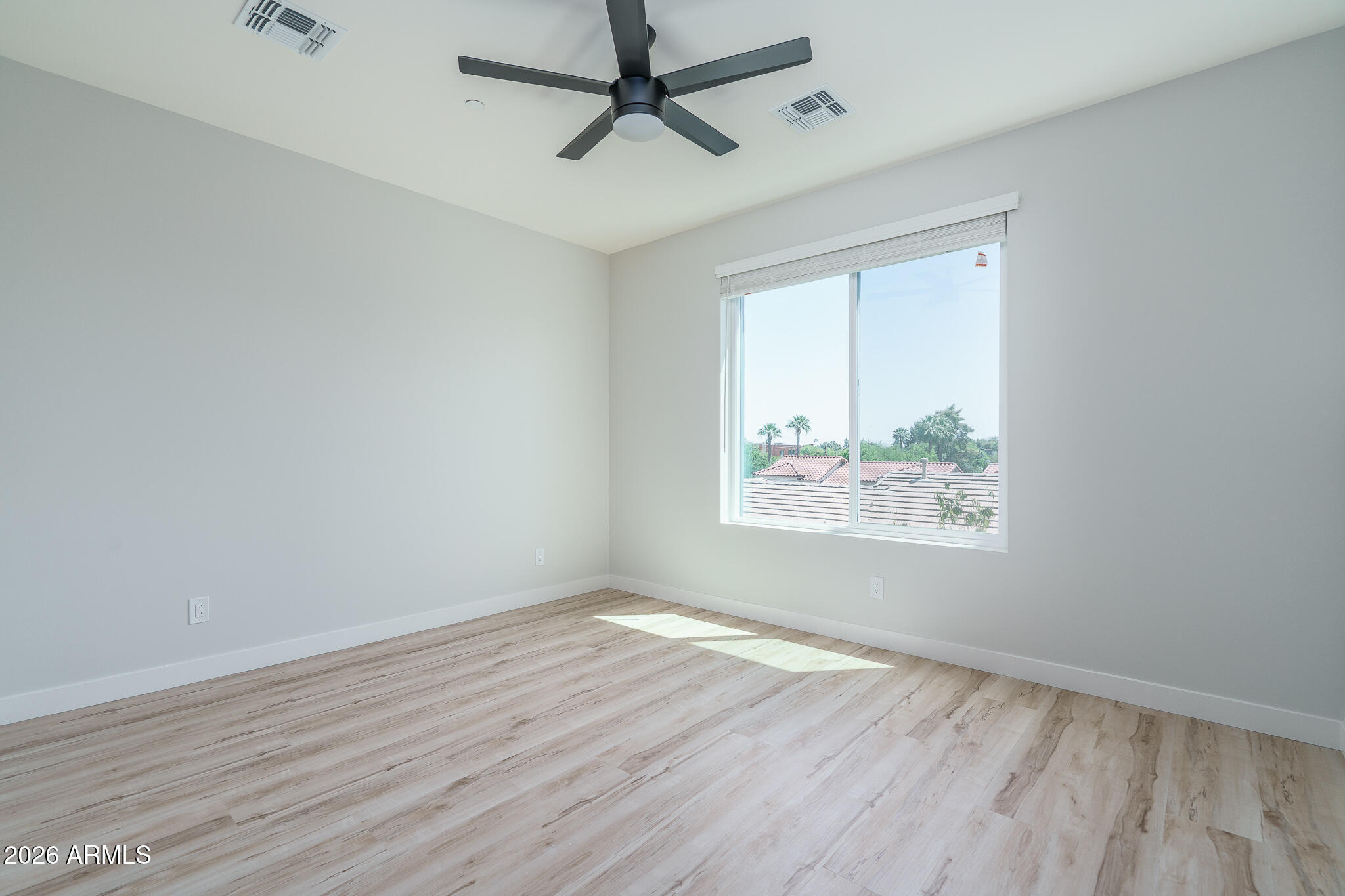 2601 E CLARENDON Avenue 14