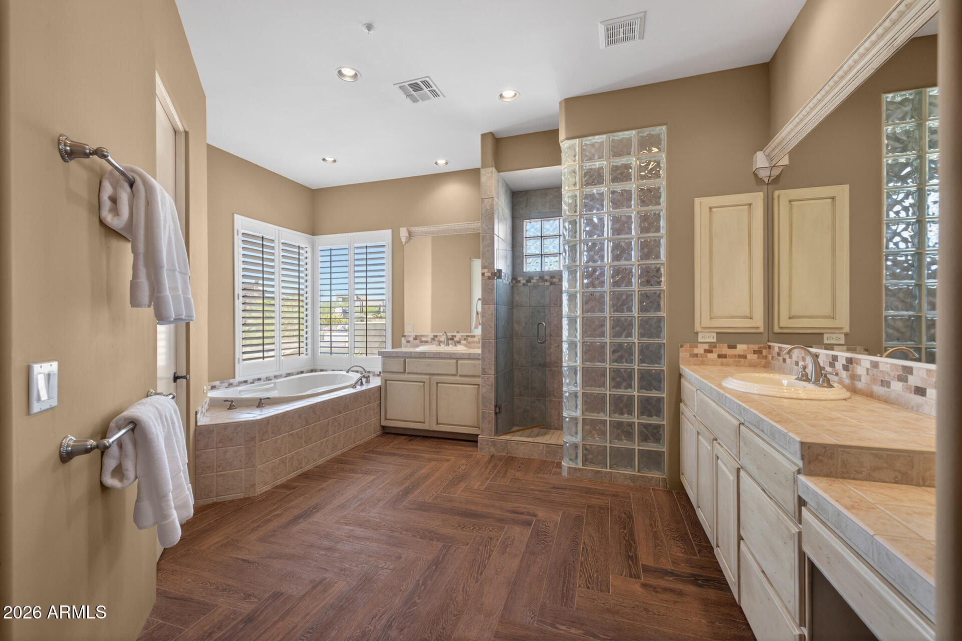 10686 E MARK Lane