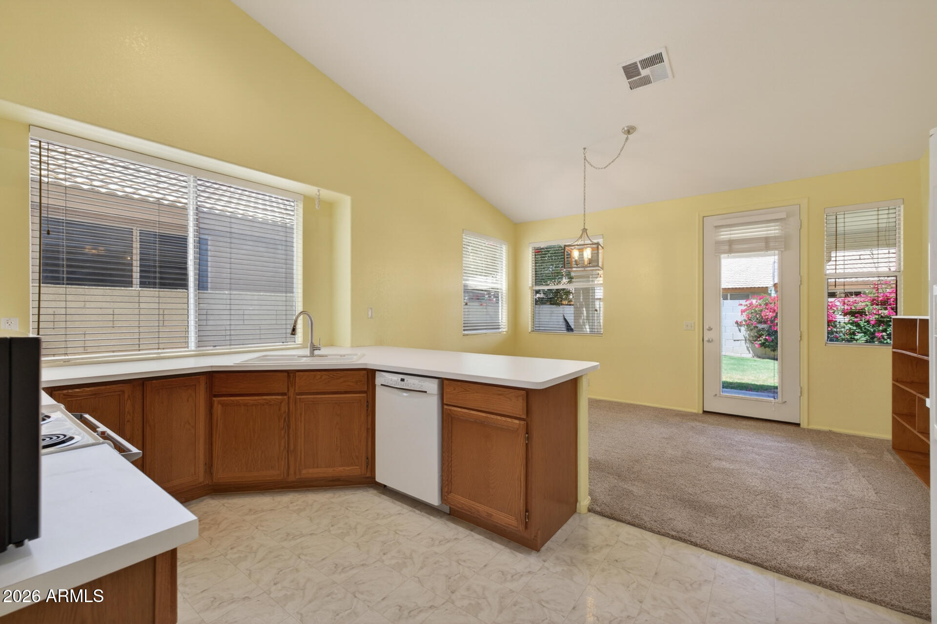 1068 W GLENMERE Drive