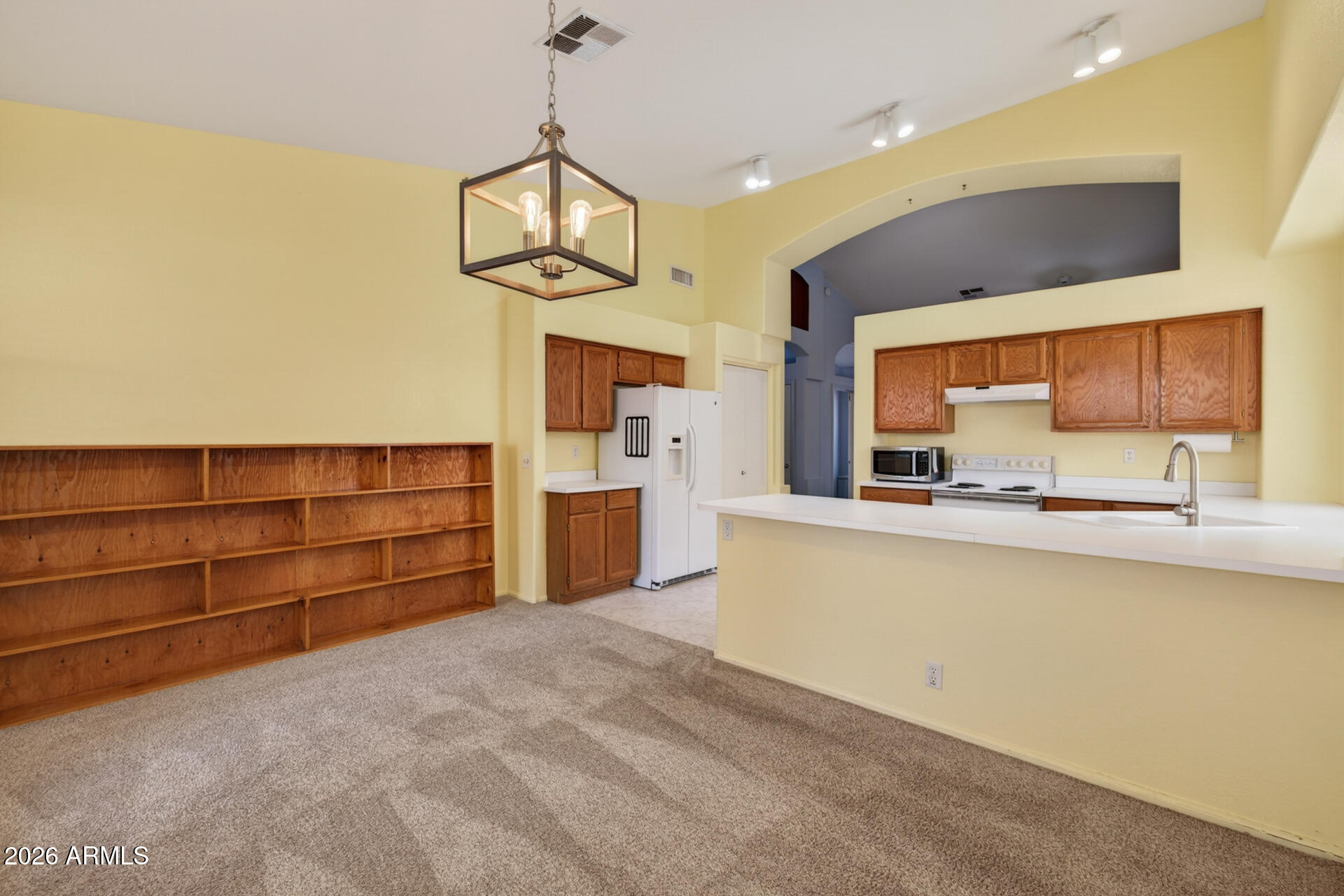 1068 W GLENMERE Drive