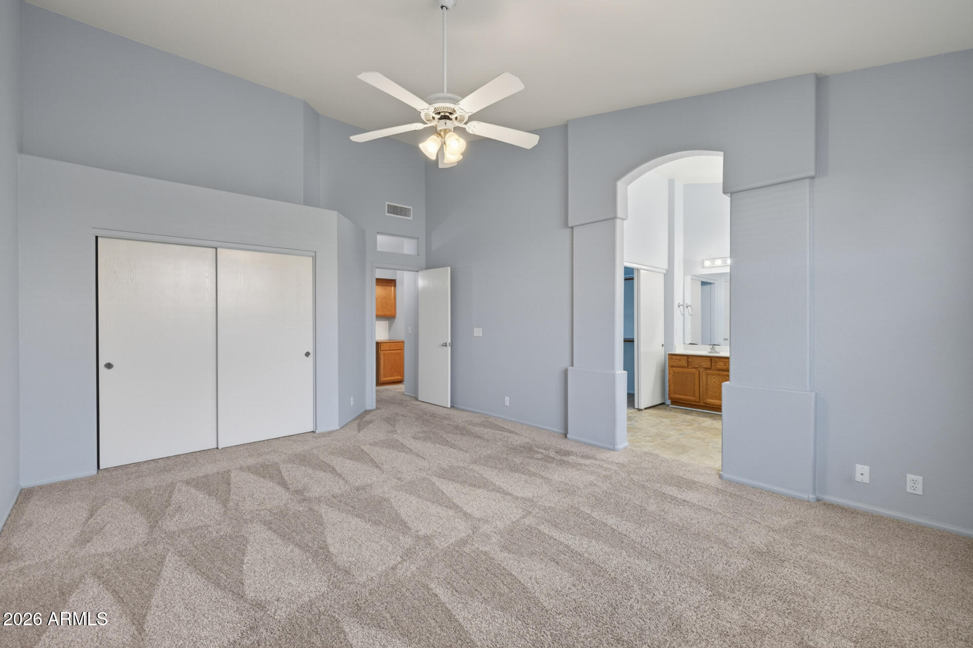 1068 W GLENMERE Drive