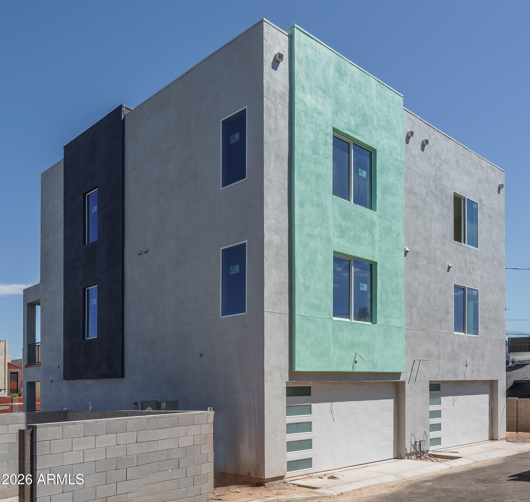 2601 E CLARENDON Avenue 20