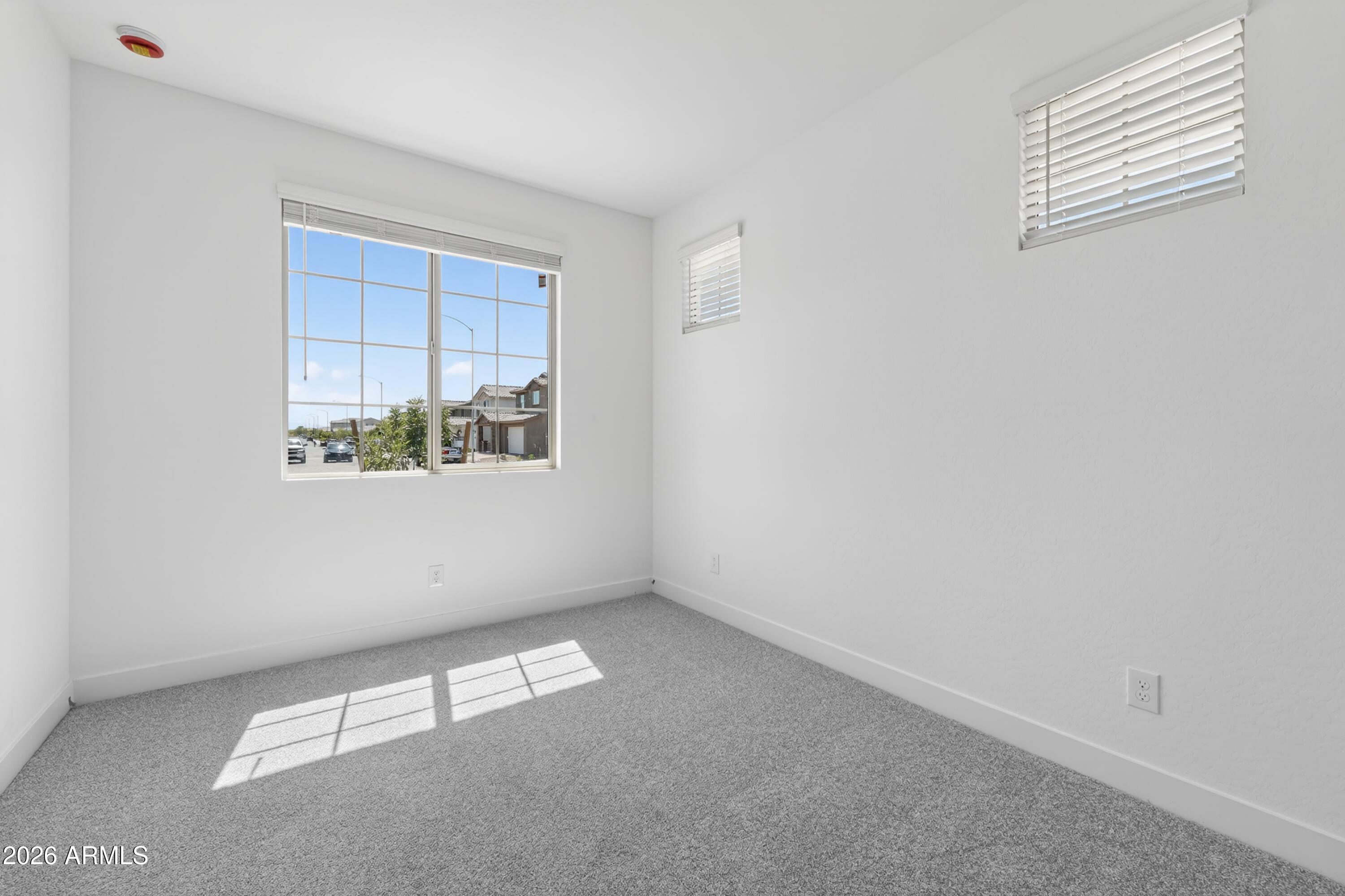 5810 S HASSETT