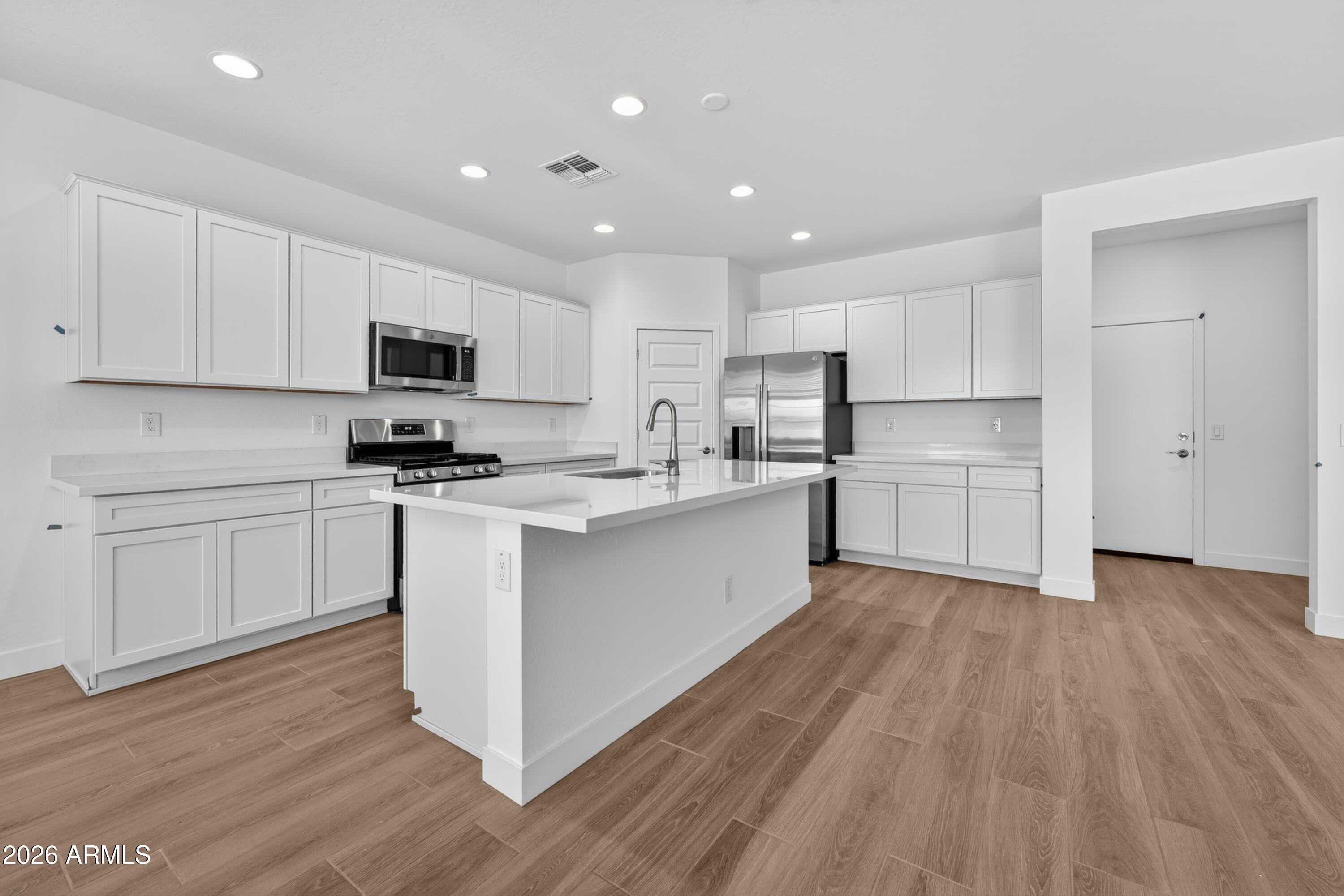 5810 S HASSETT