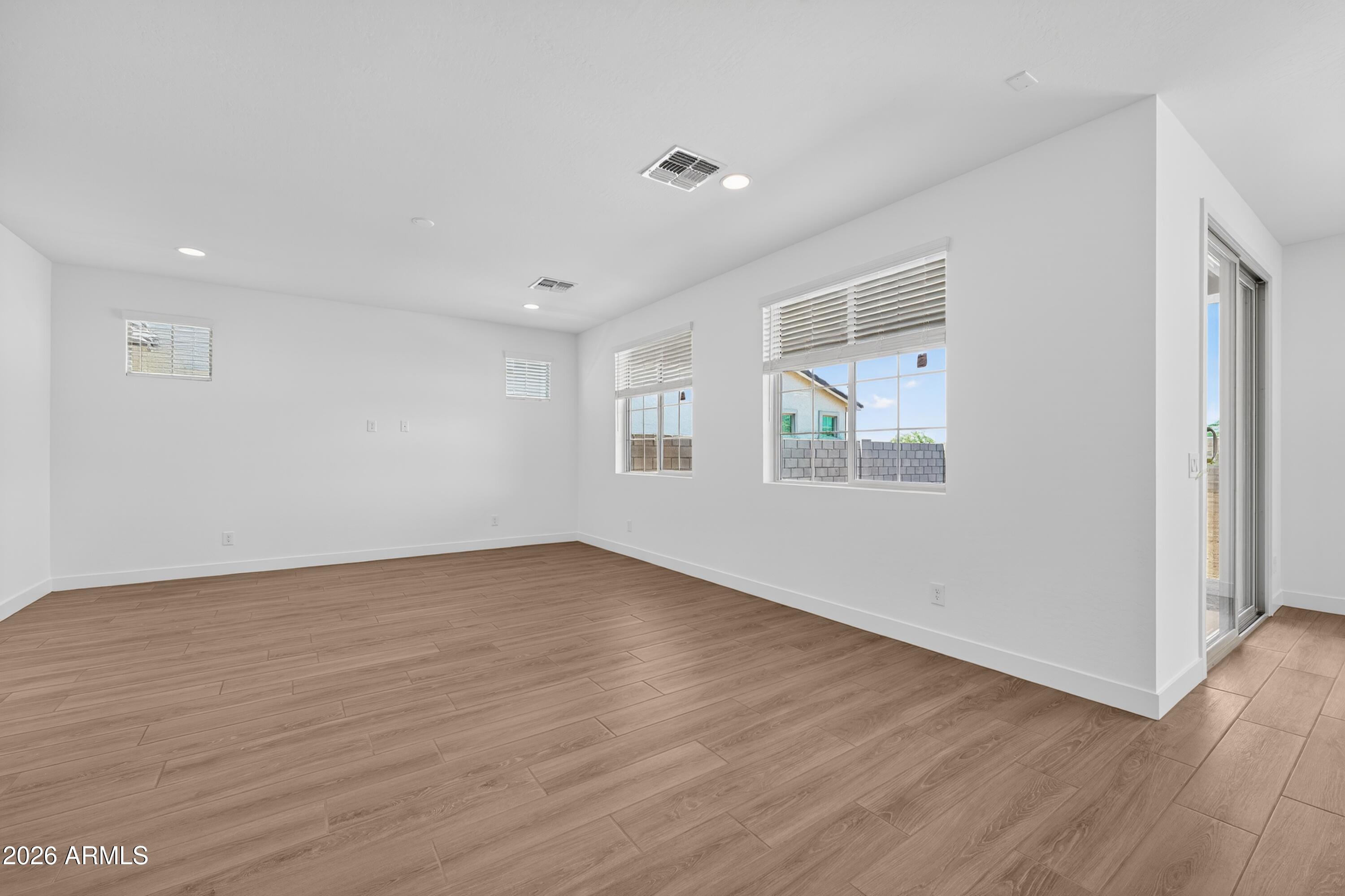 5810 S HASSETT