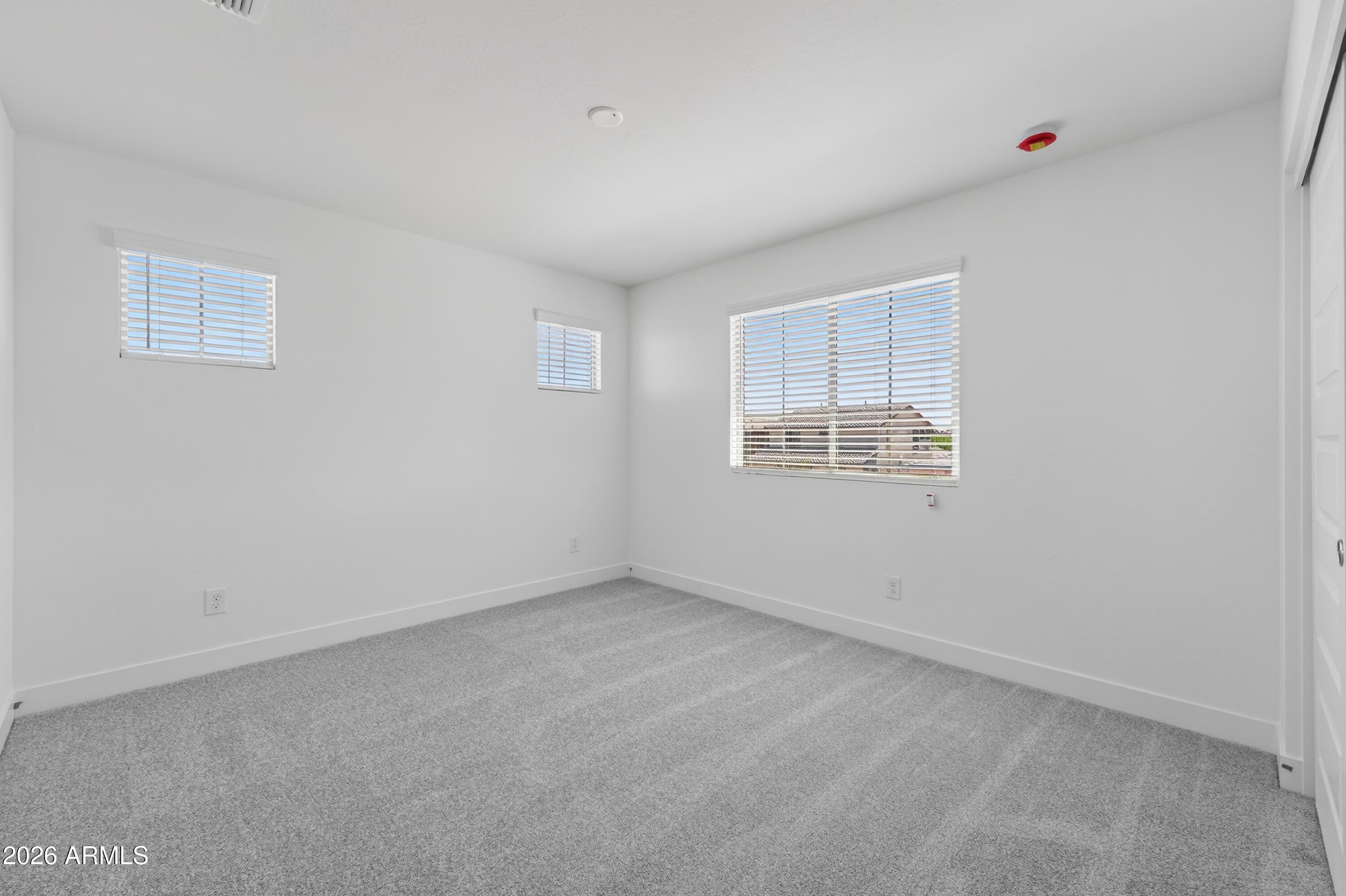 5810 S HASSETT