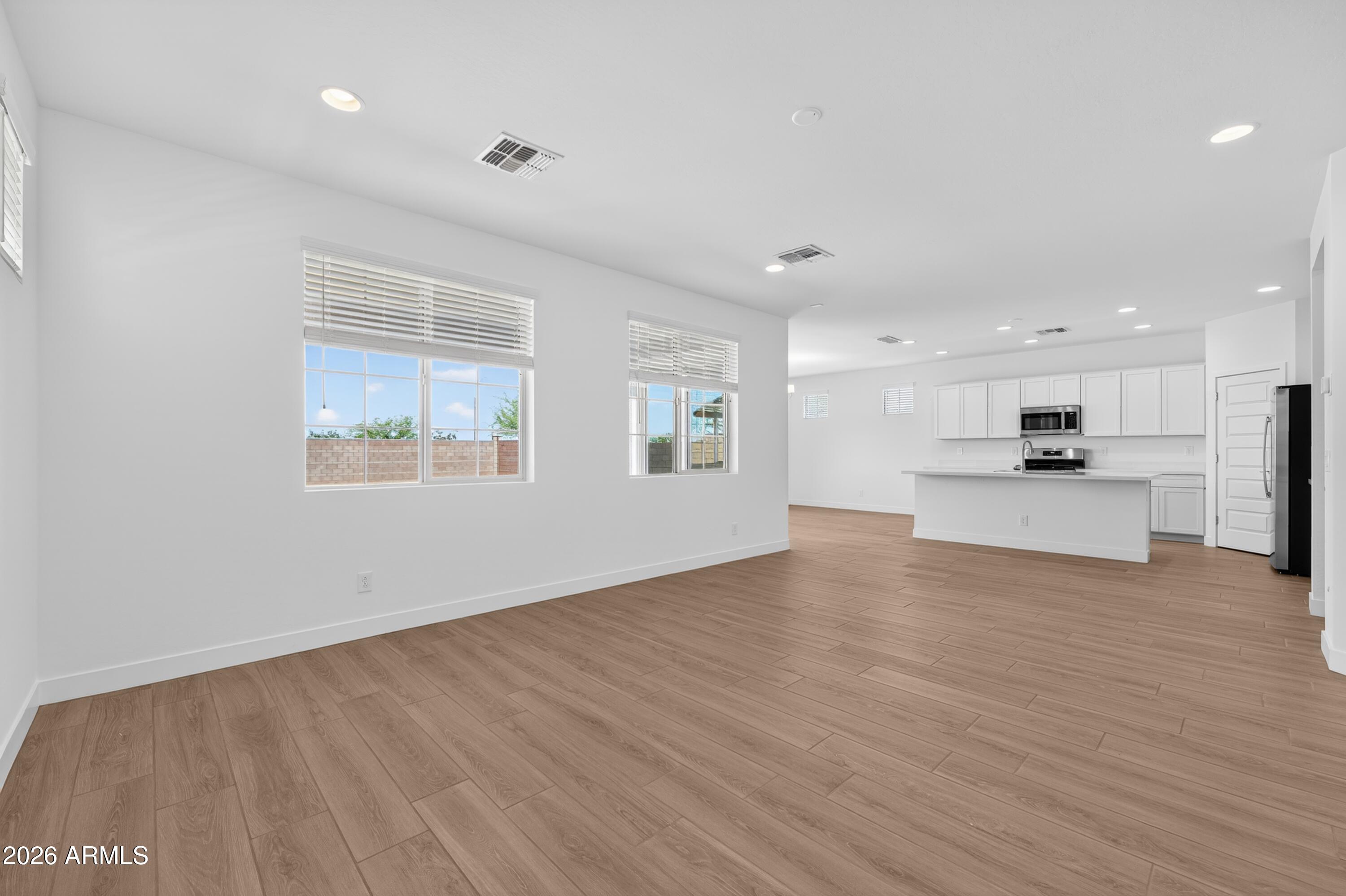 5810 S HASSETT