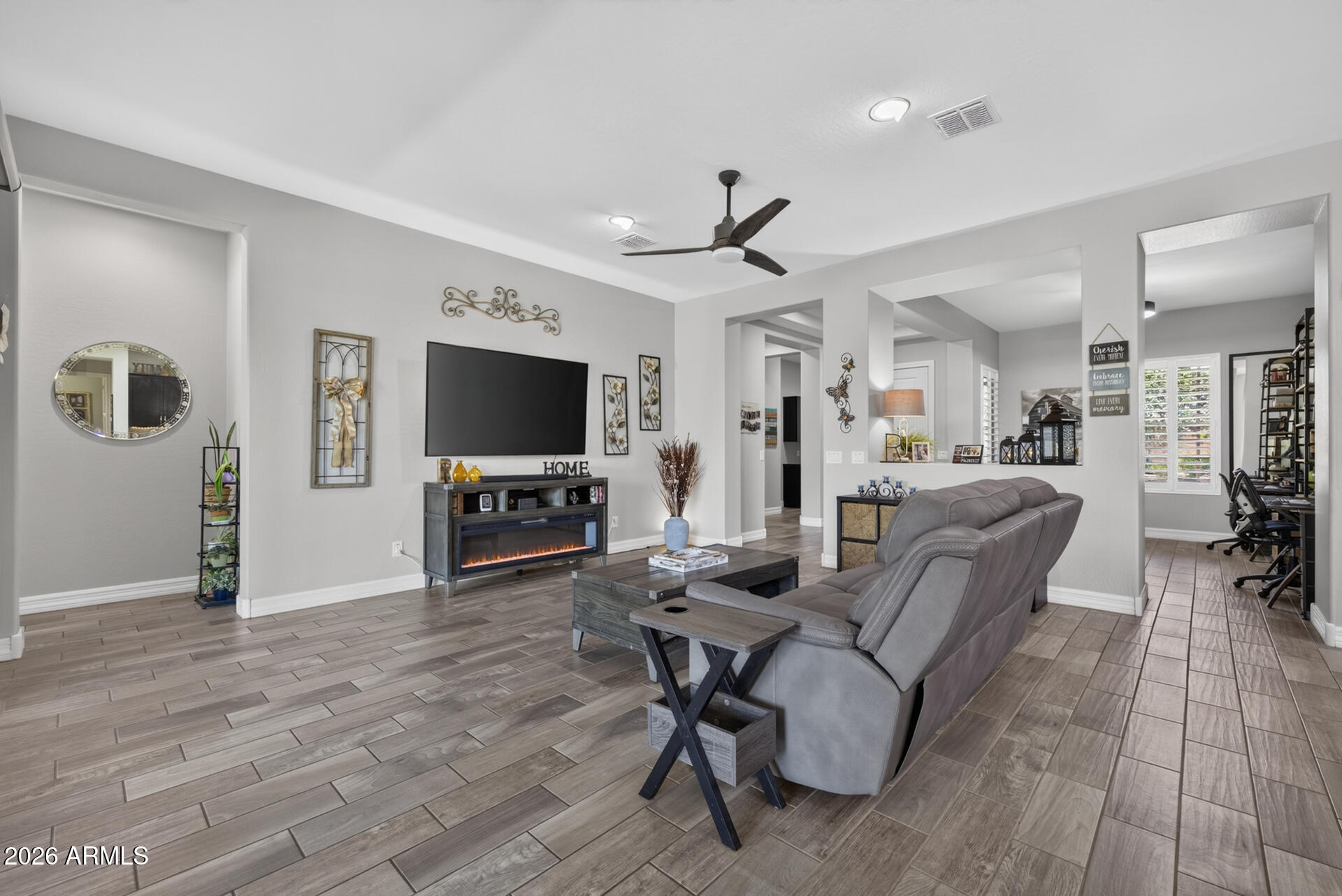 5737 S CROWLEY