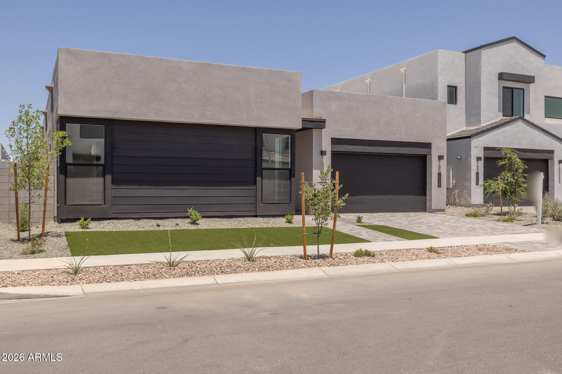 10438 E ULYSSES Avenue