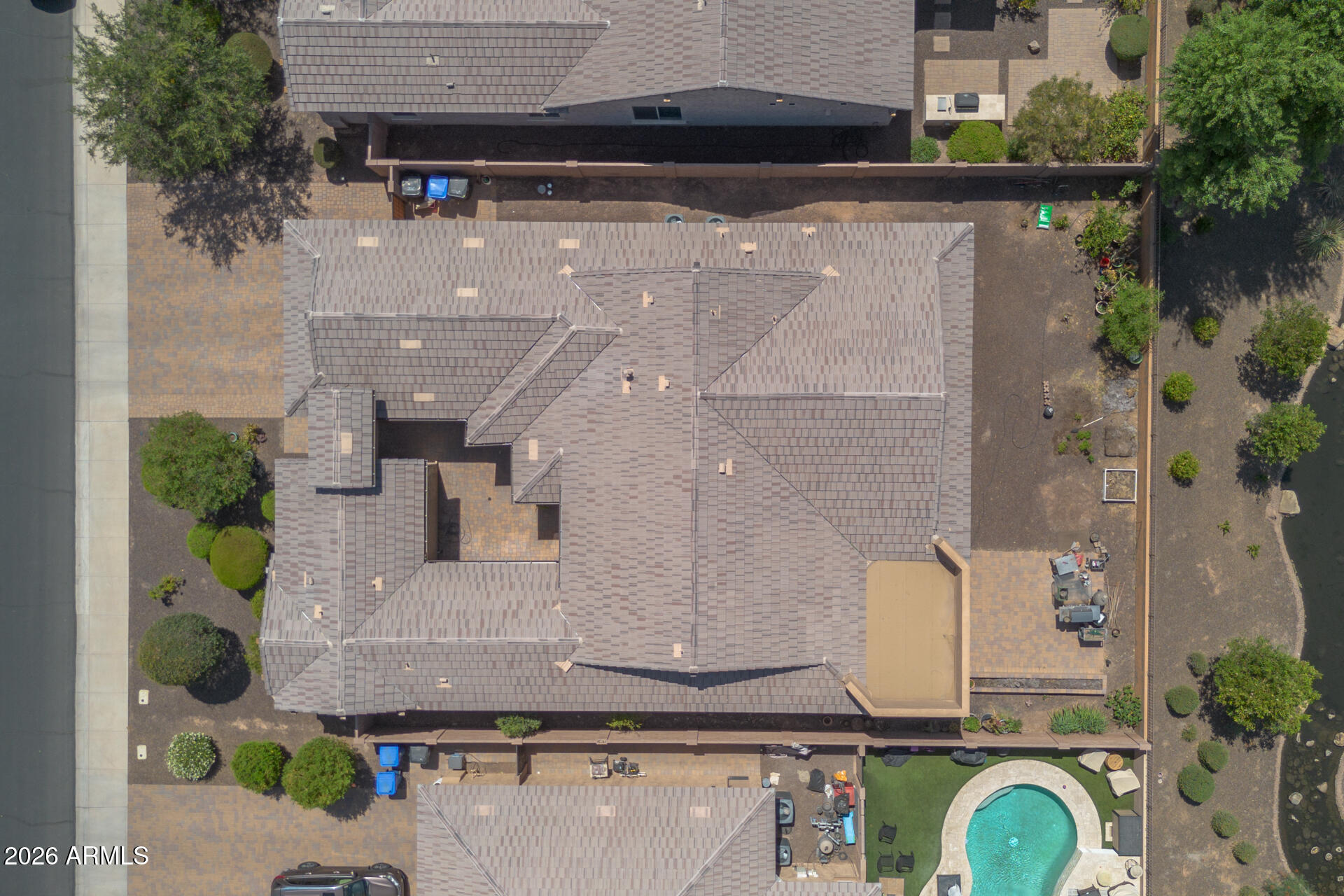 892 E HAMPTON Lane