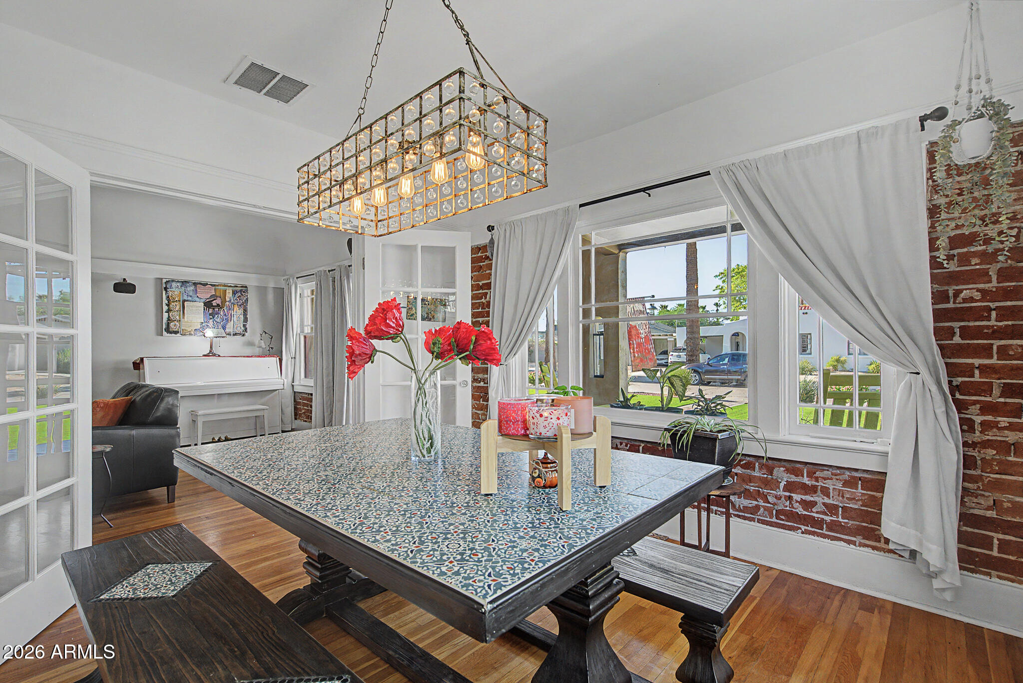 115 W GRANADA Road