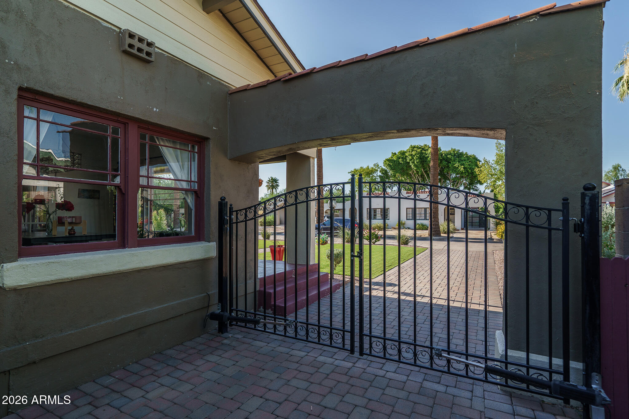 115 W GRANADA Road
