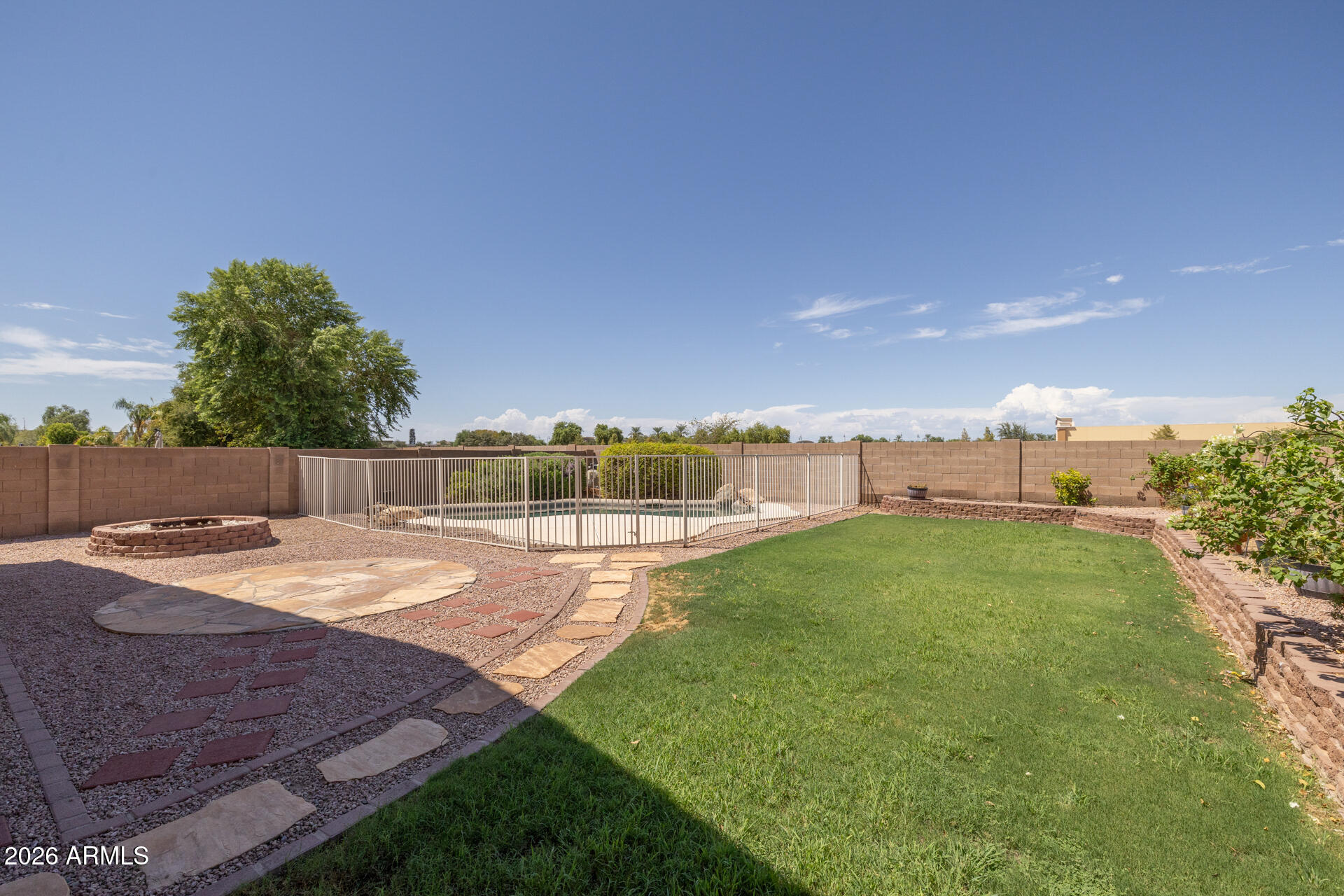 3096 E KINGBIRD Place