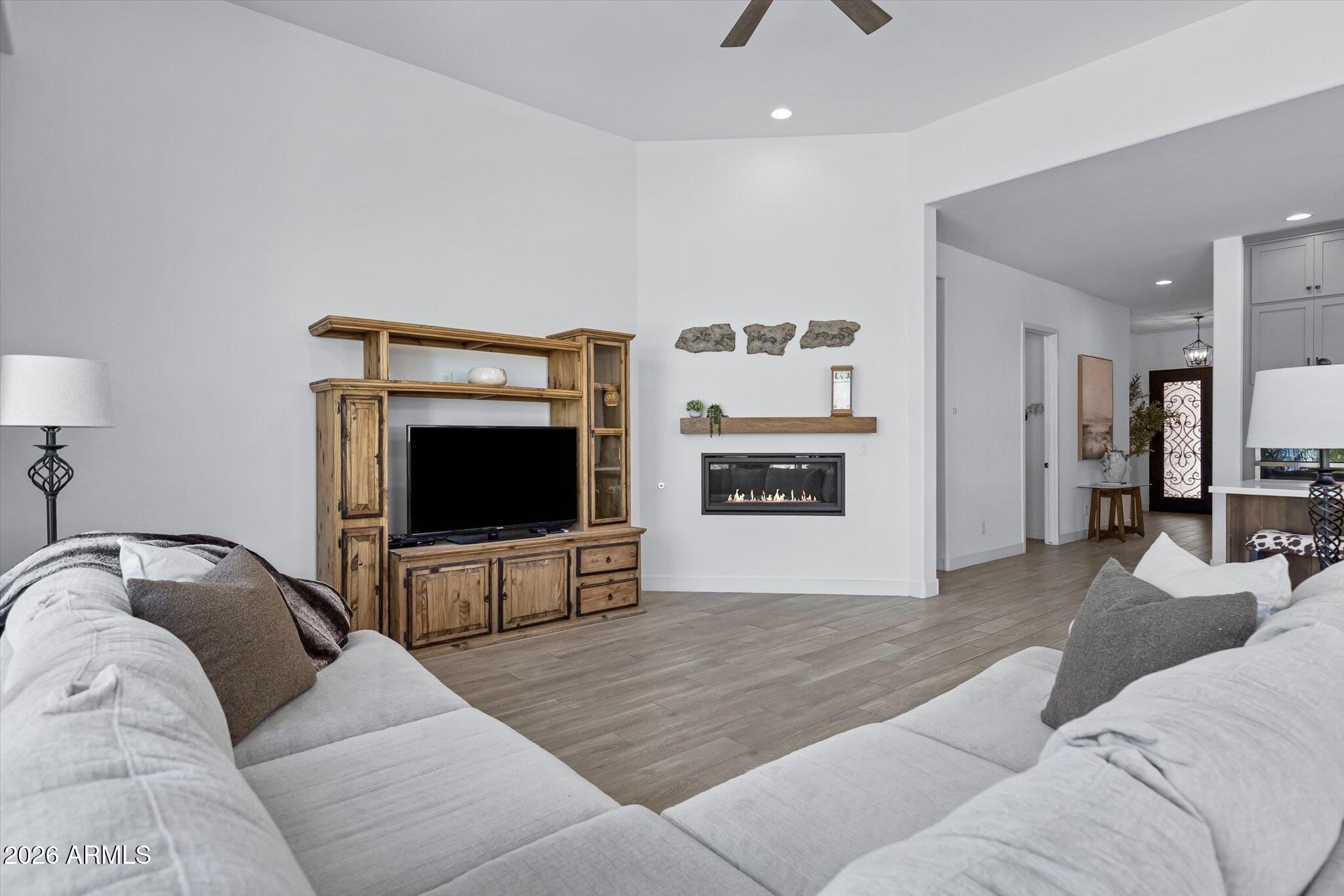 21456 W MINNEZONA Avenue