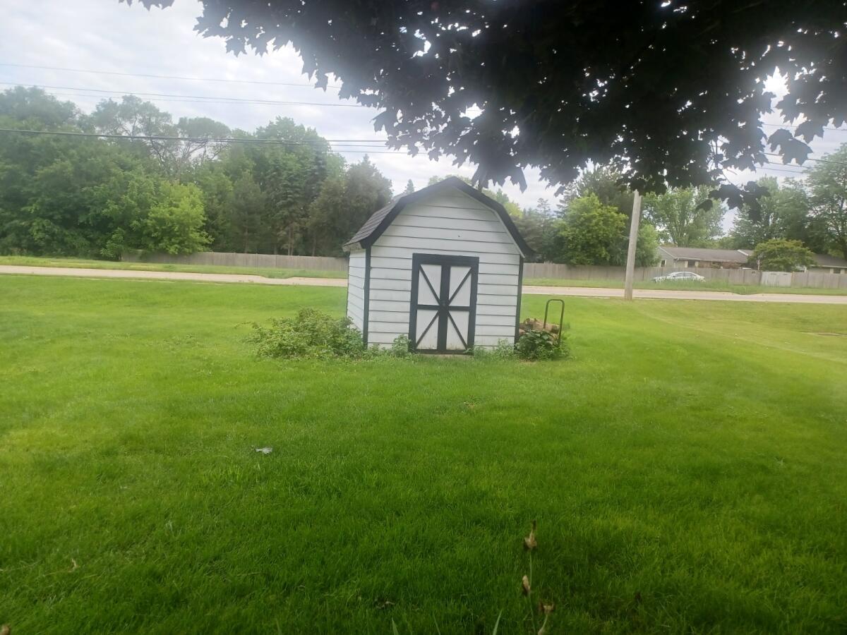 W159N5636 Cindy Ct, Menomonee Falls