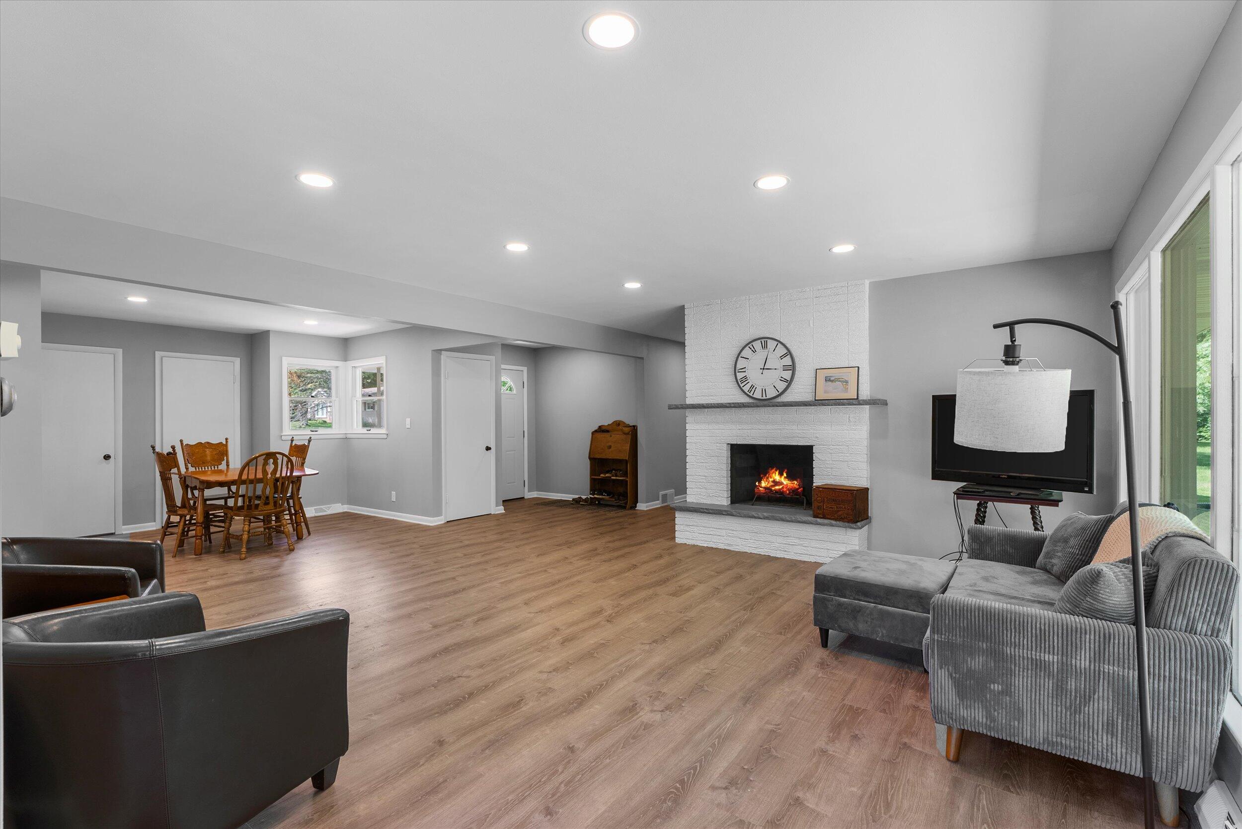 5600 S Denis Ct, Hales Corners