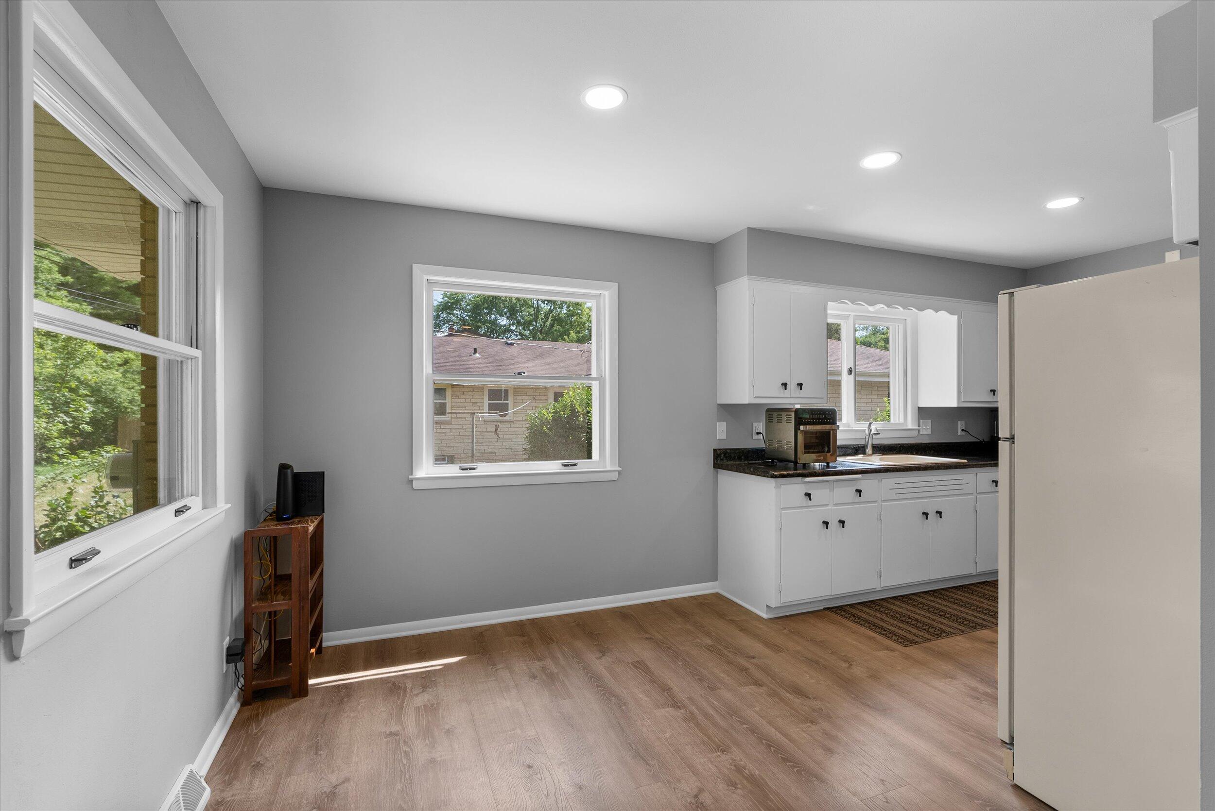 5600 S Denis Ct, Hales Corners