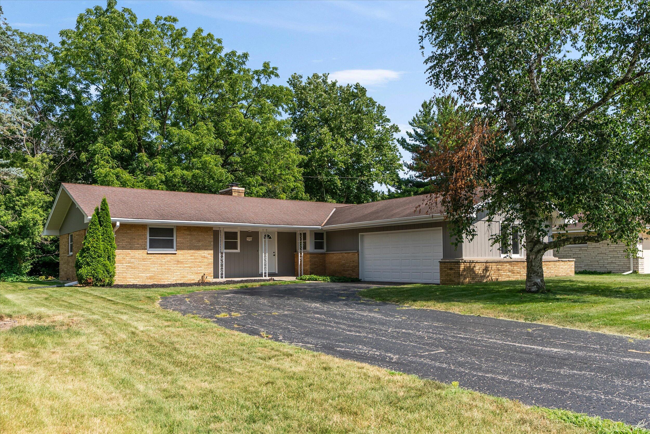 5600 S Denis Ct, Hales Corners