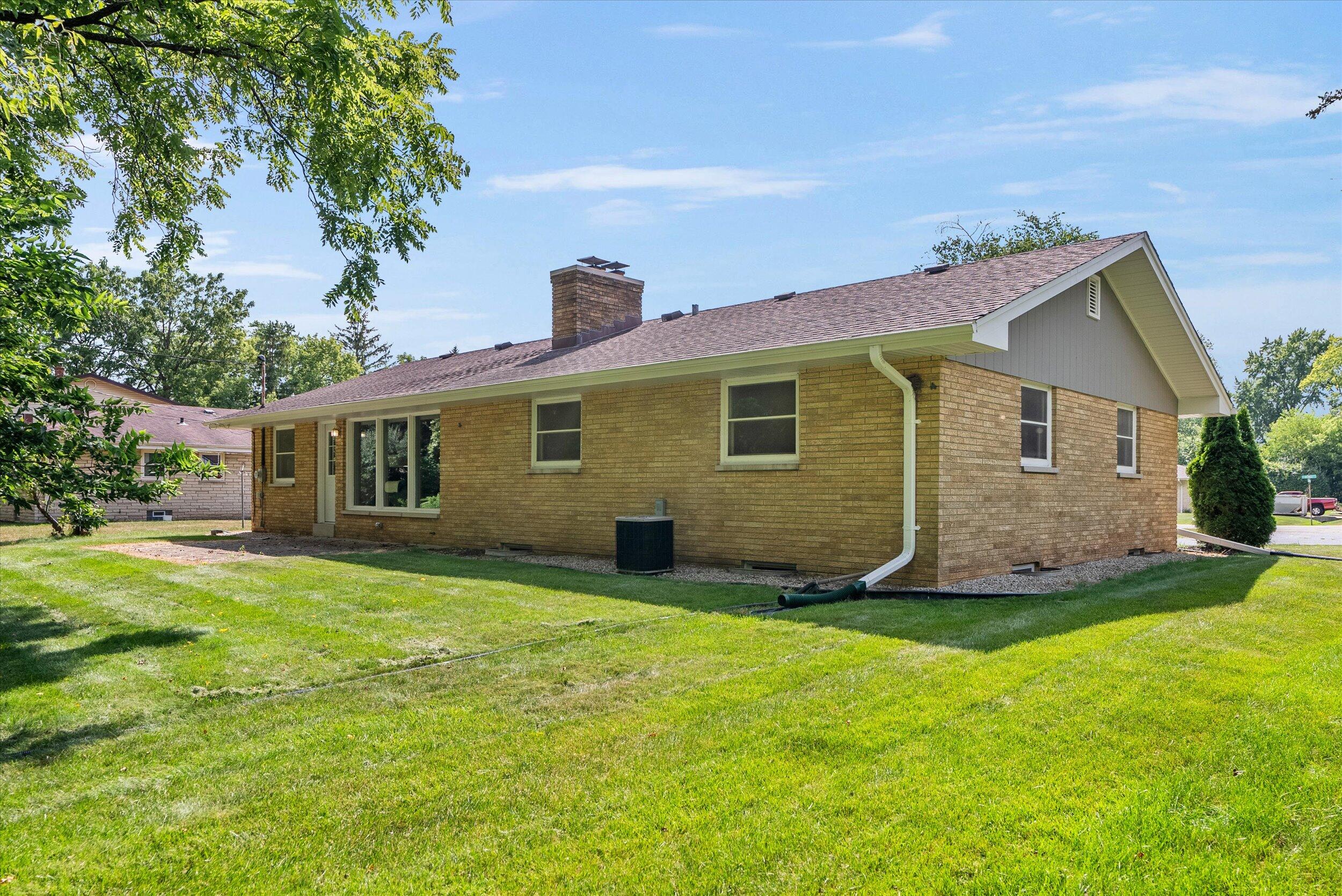 5600 S Denis Ct, Hales Corners