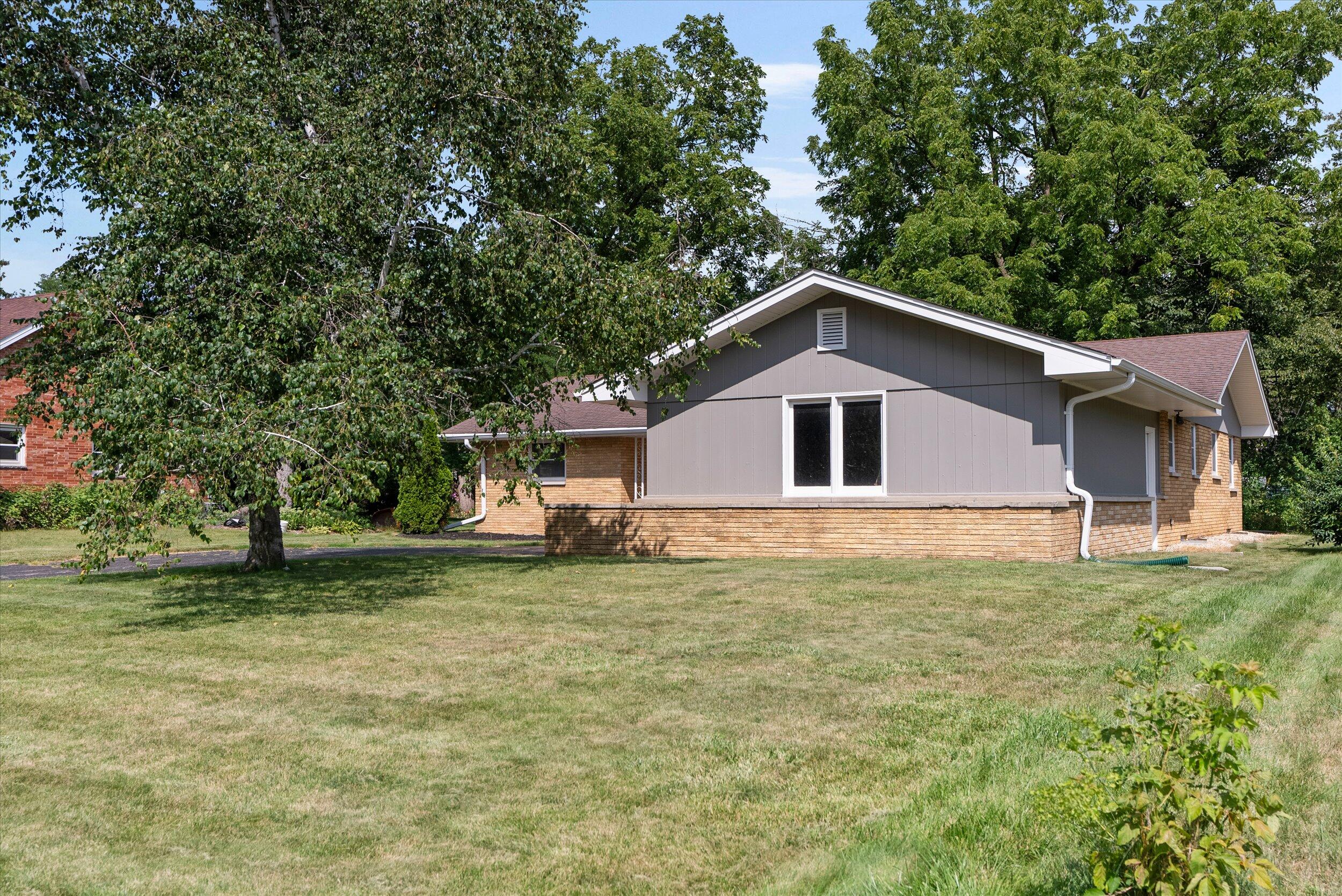 5600 S Denis Ct, Hales Corners