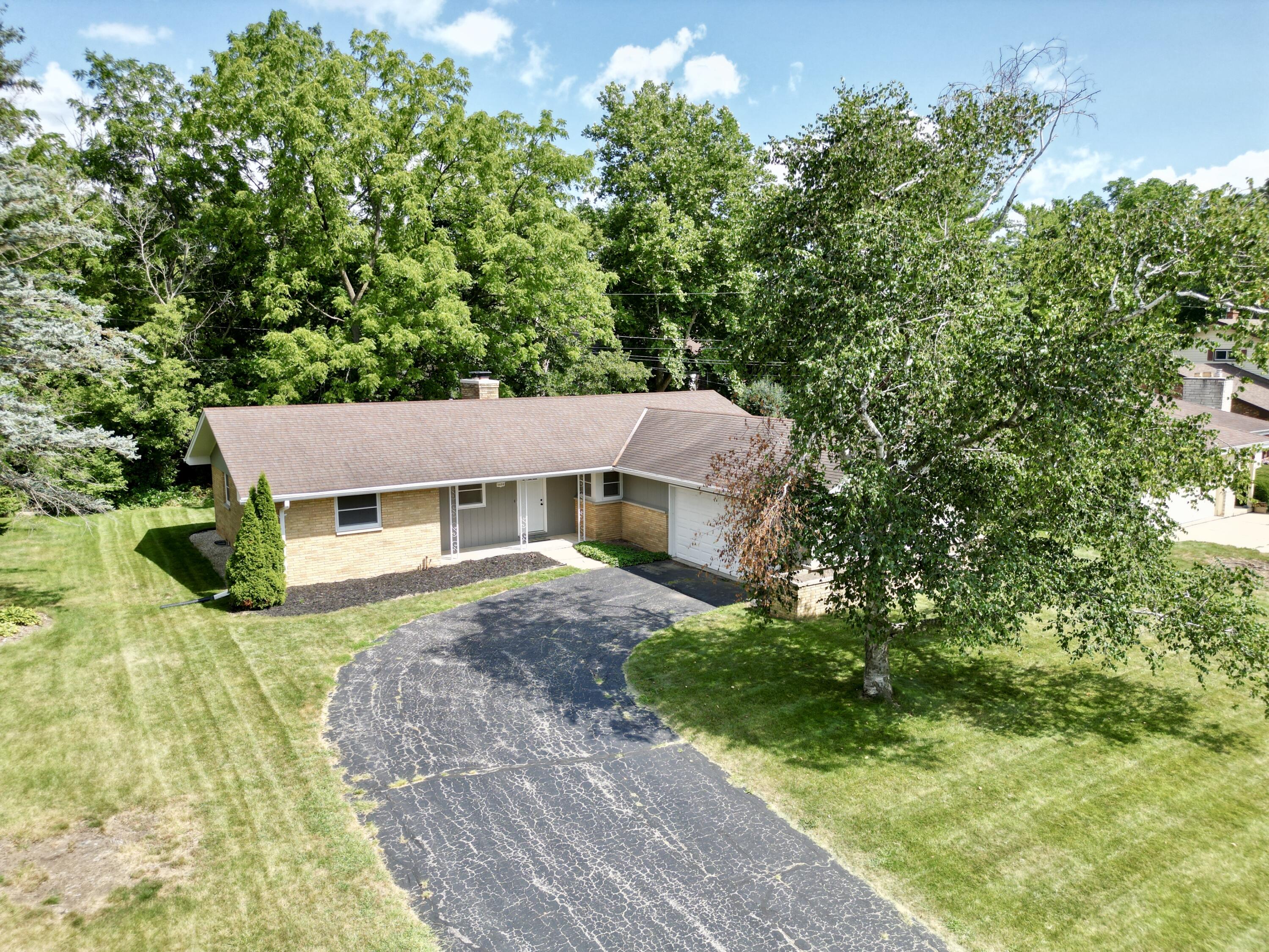 5600 S Denis Ct, Hales Corners
