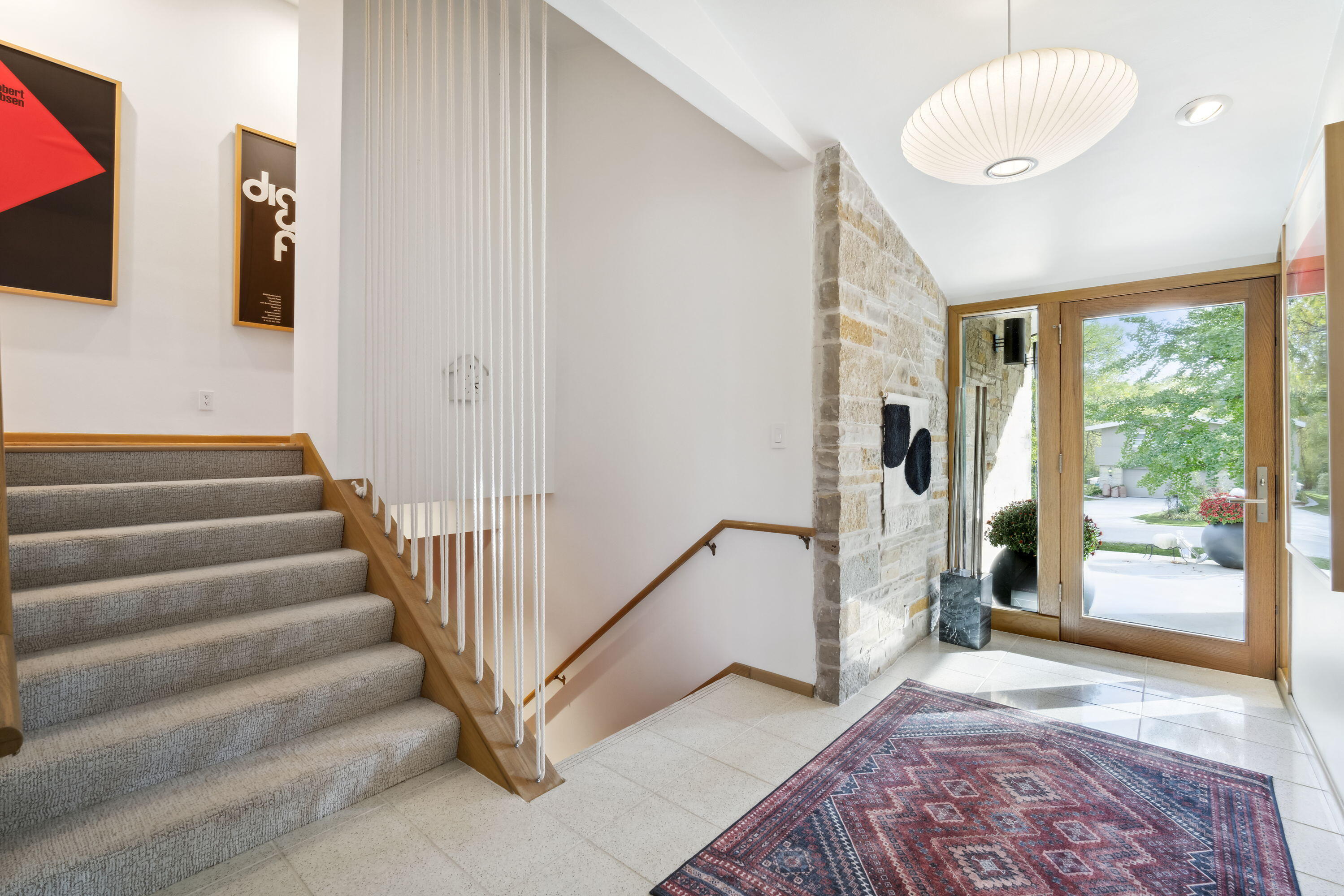 118 W Bergen Dr, Fox Point