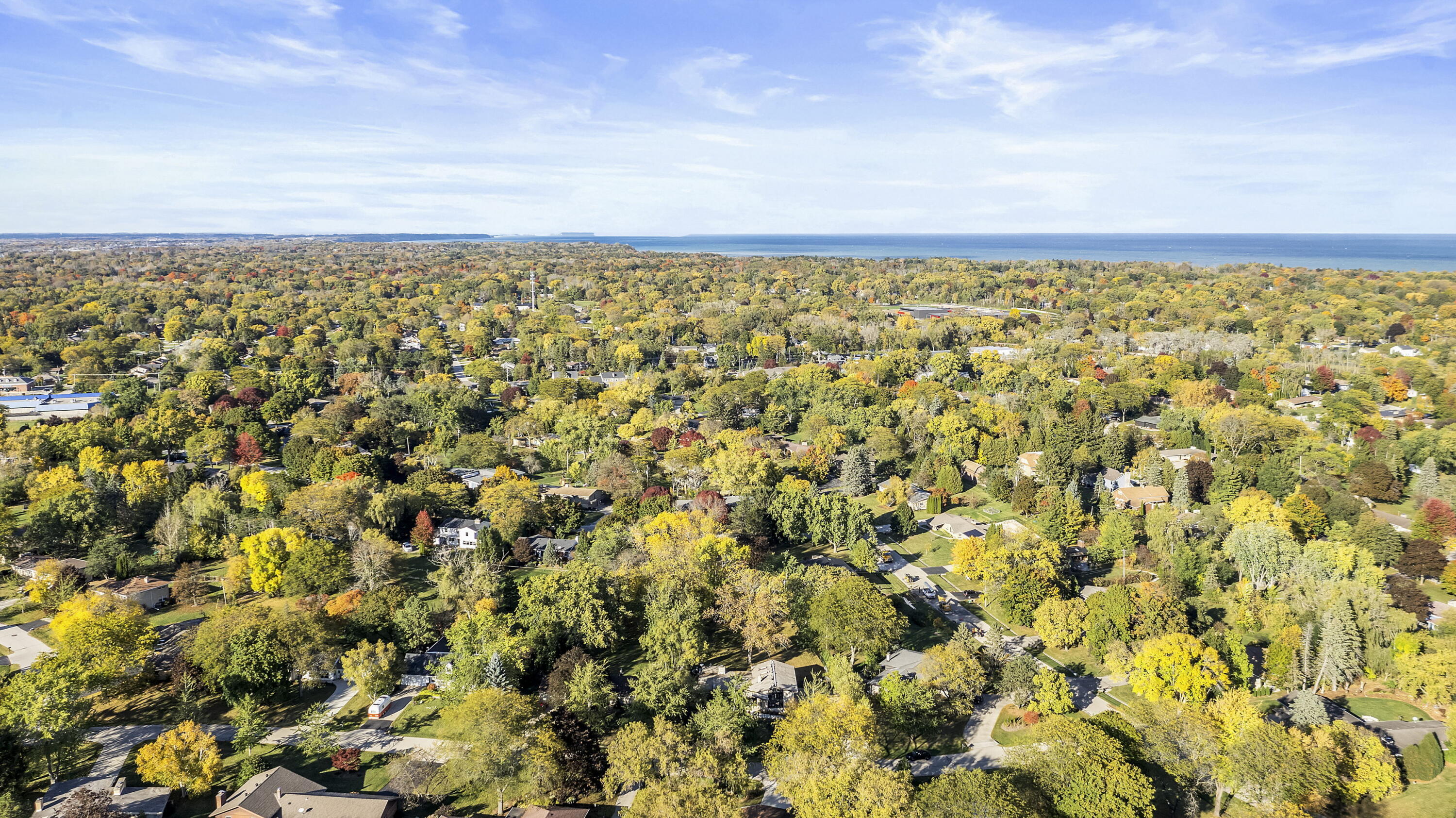 118 W Bergen Dr, Fox Point