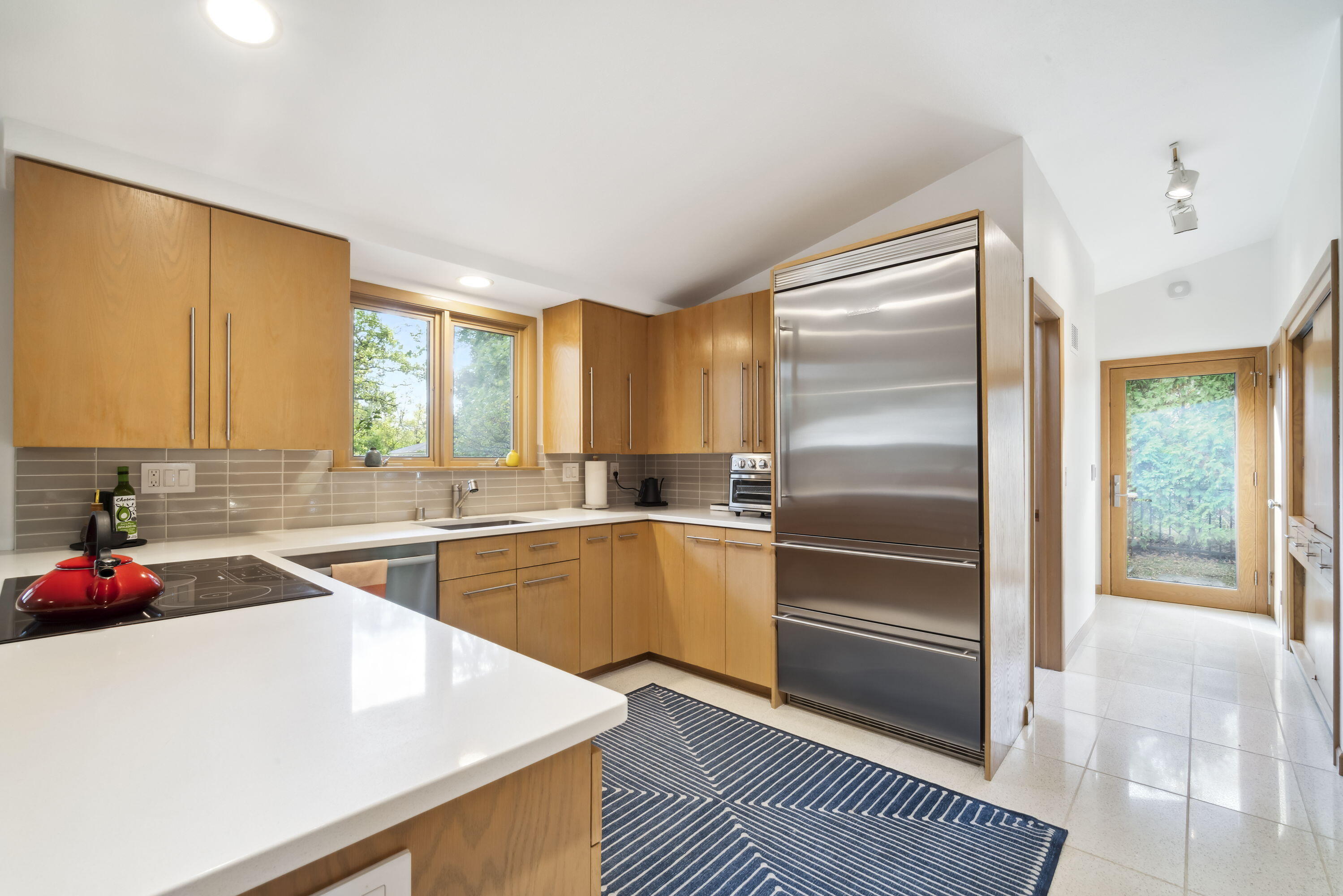 118 W Bergen Dr, Fox Point