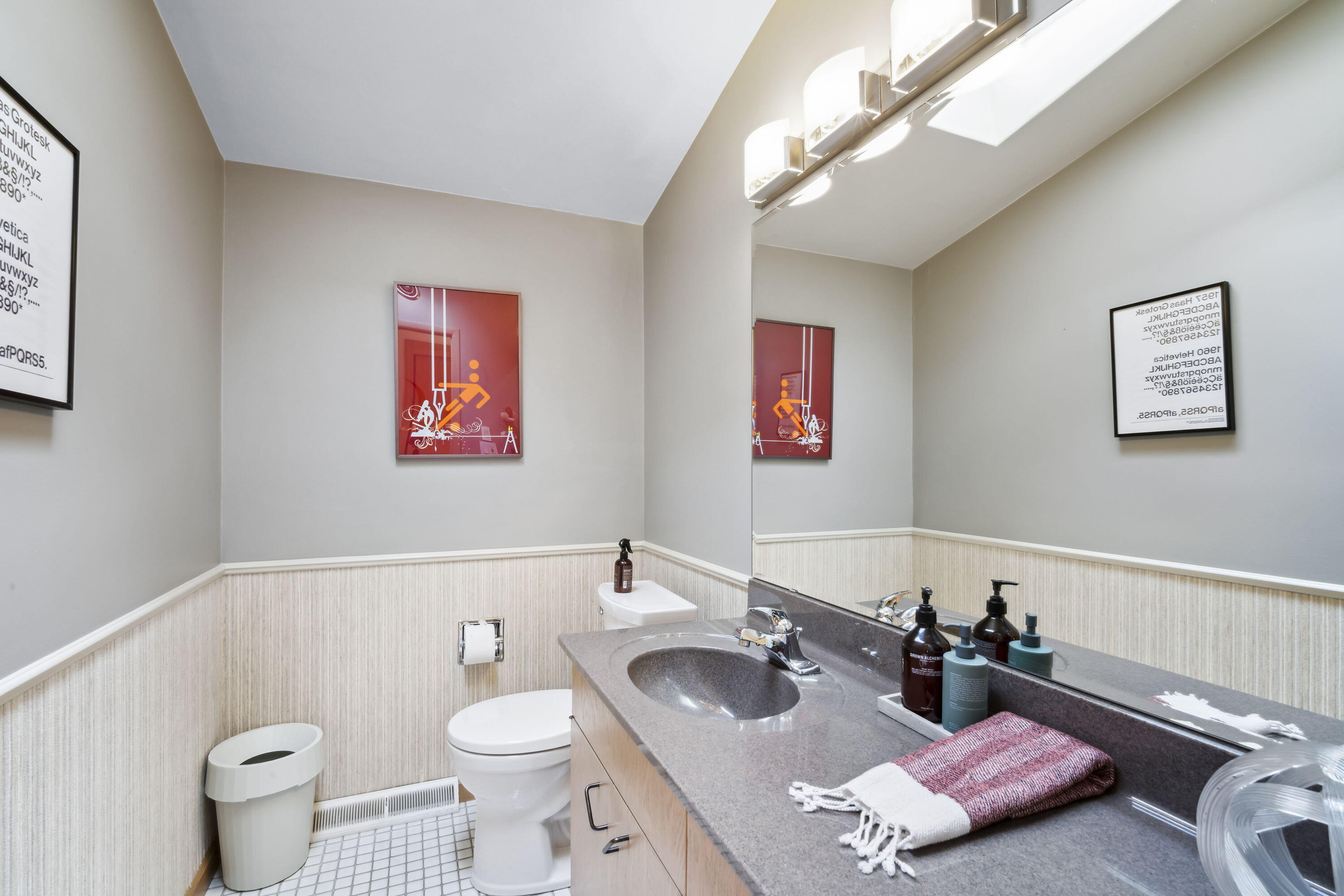 118 W Bergen Dr, Fox Point