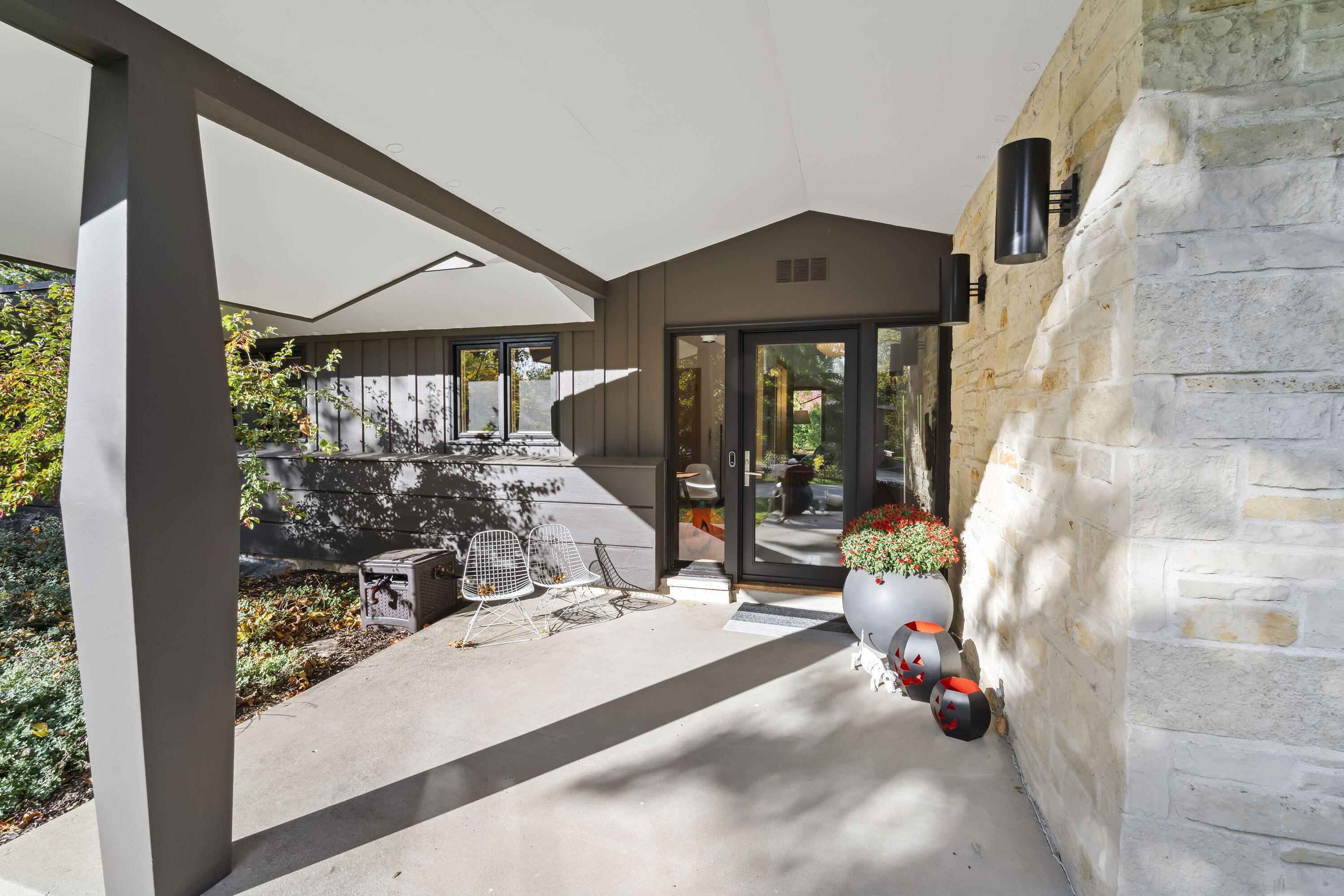 118 W Bergen Dr, Fox Point