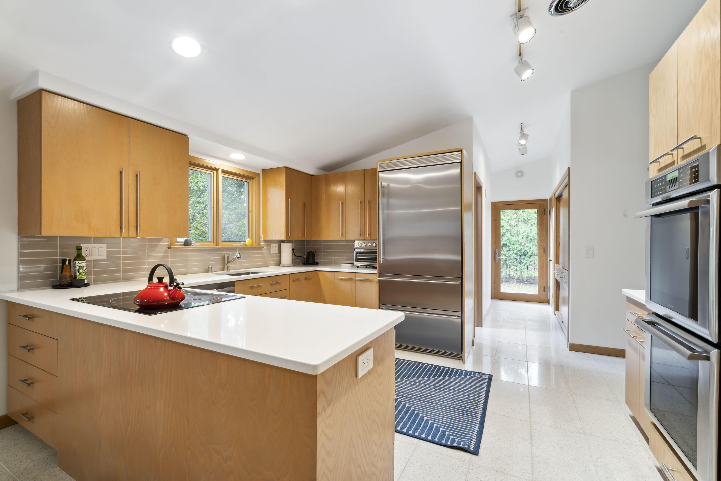 118 W Bergen Dr, Fox Point