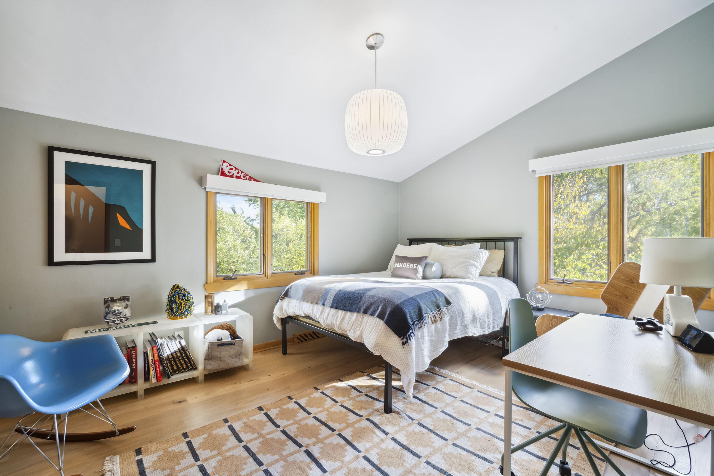 118 W Bergen Dr, Fox Point