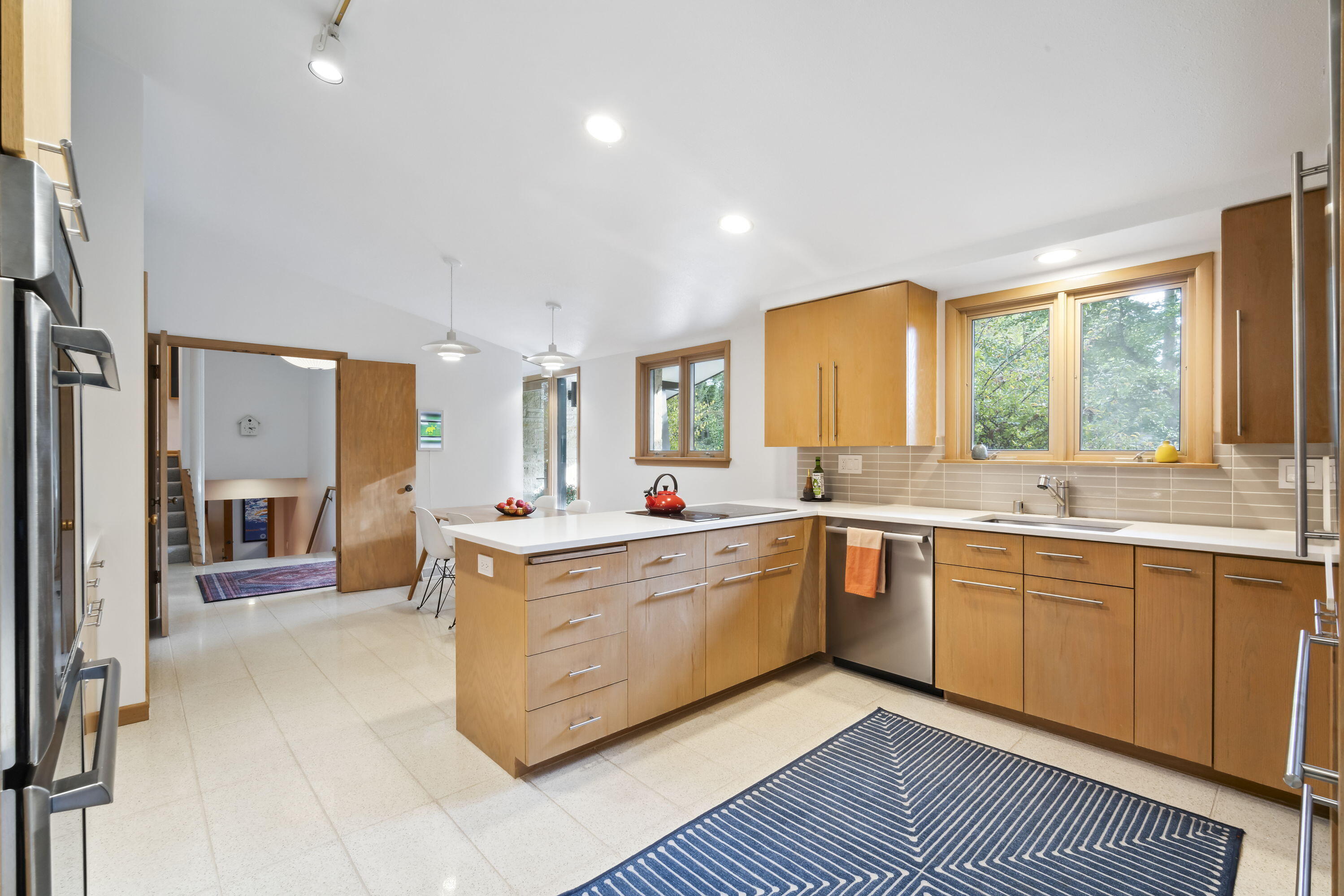 118 W Bergen Dr, Fox Point